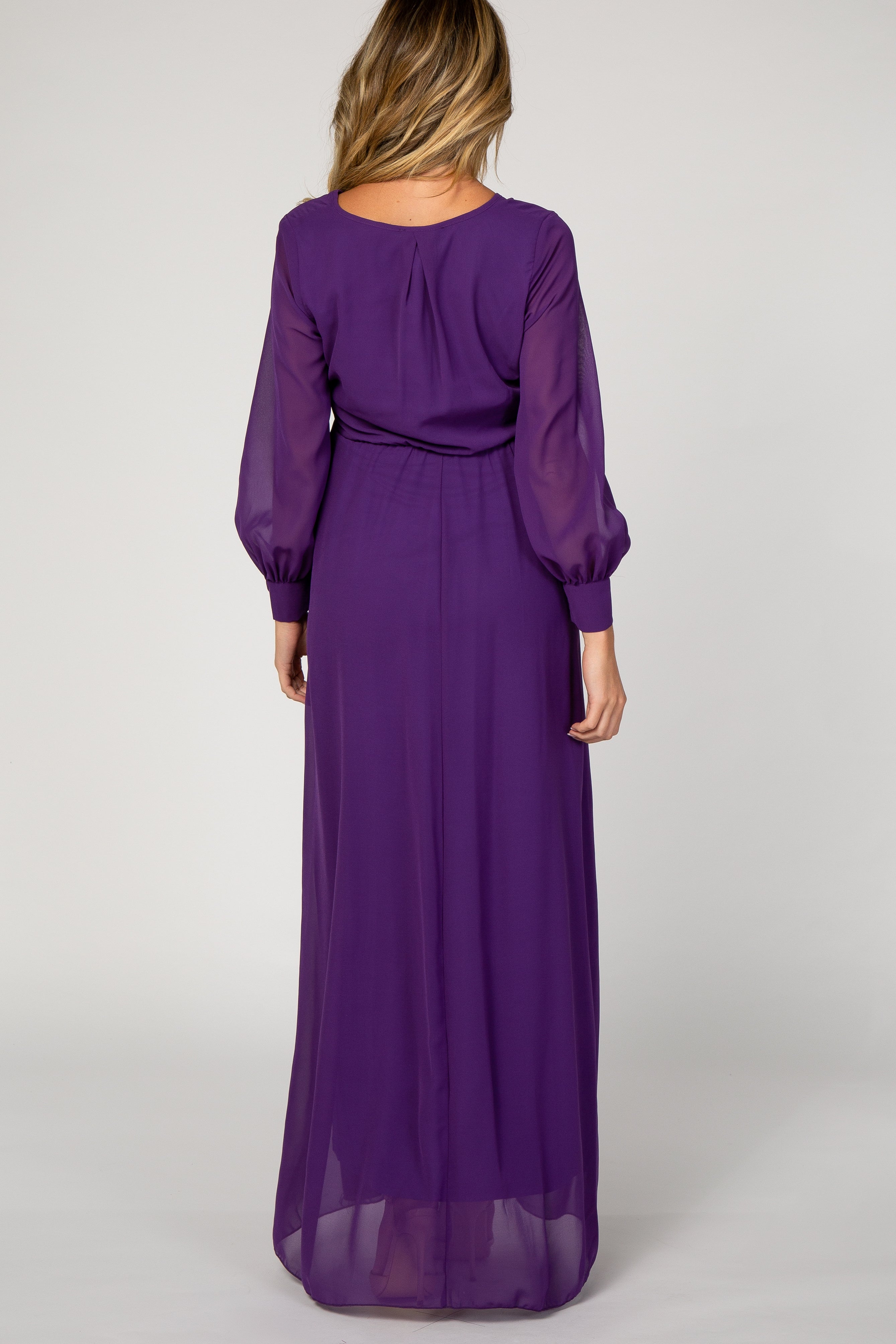 Umstandsmaxikleid aus Chiffon in Violett mit langen Ärmeln und Plissee