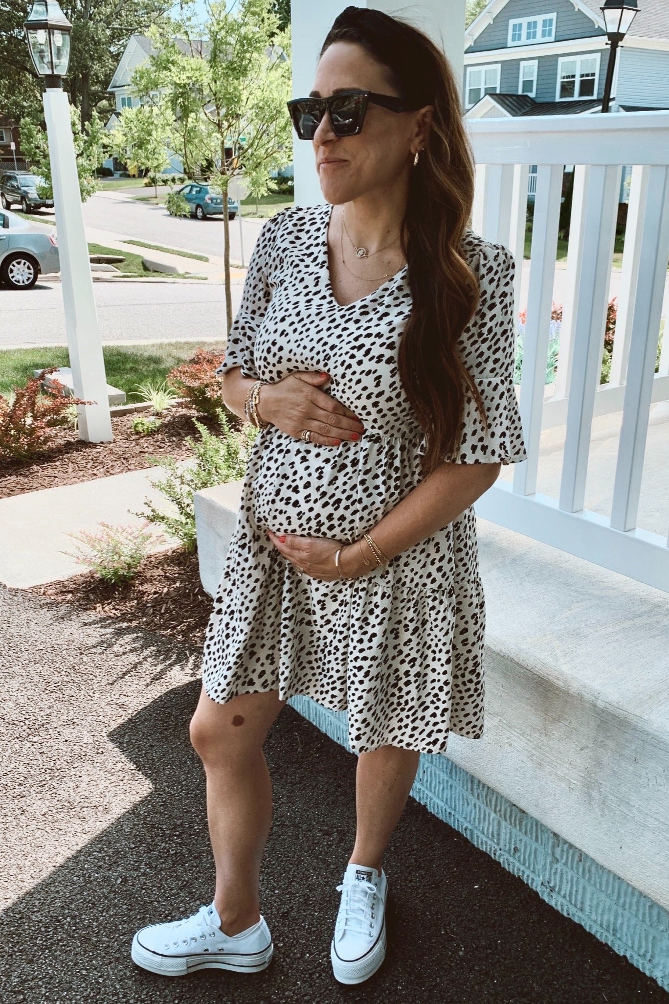 Umstandskleid mit Animal-Print und Rüschenärmeln in Beige