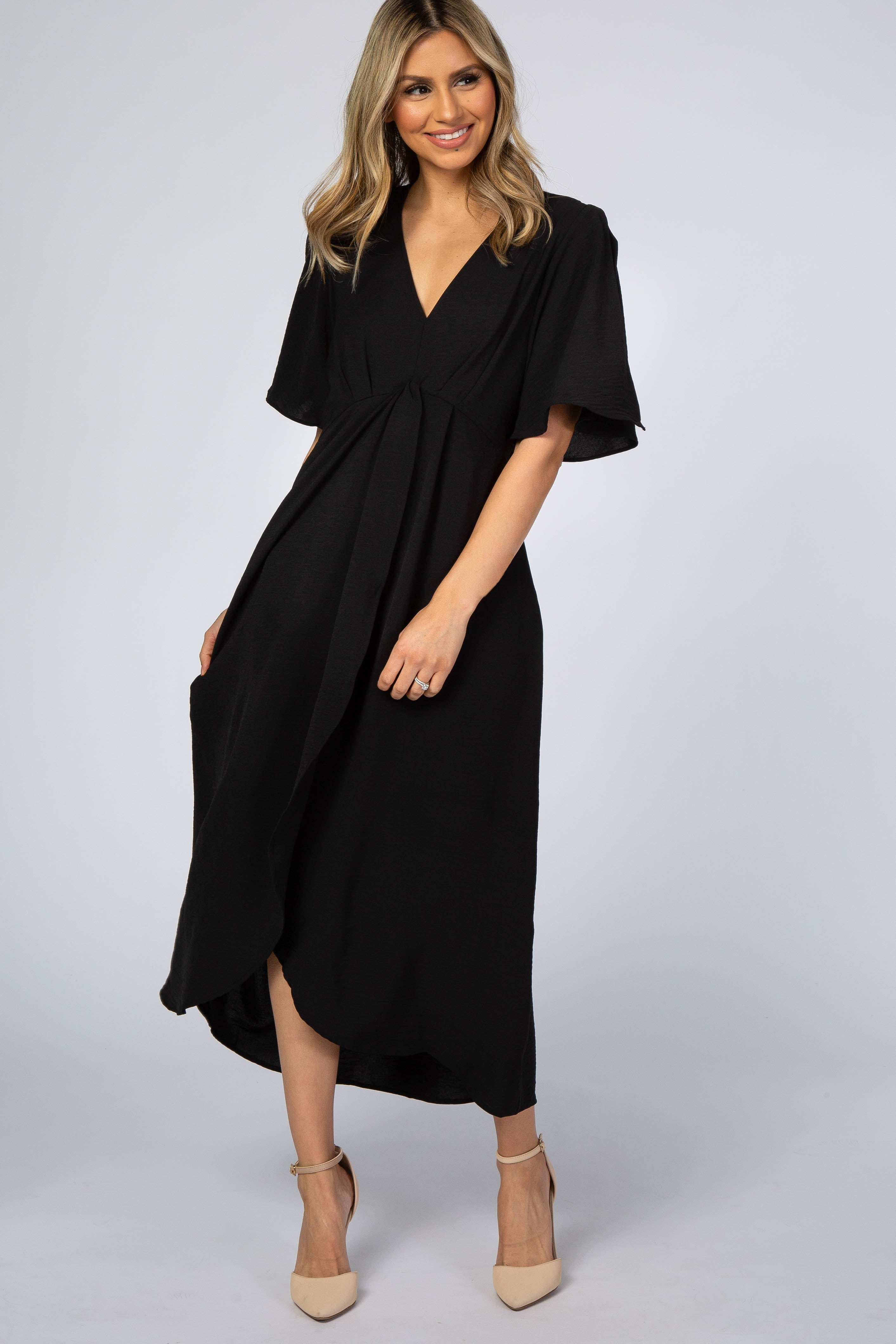 Umstands-Wickel-Midikleid mit offenen Ärmeln in Schwarz