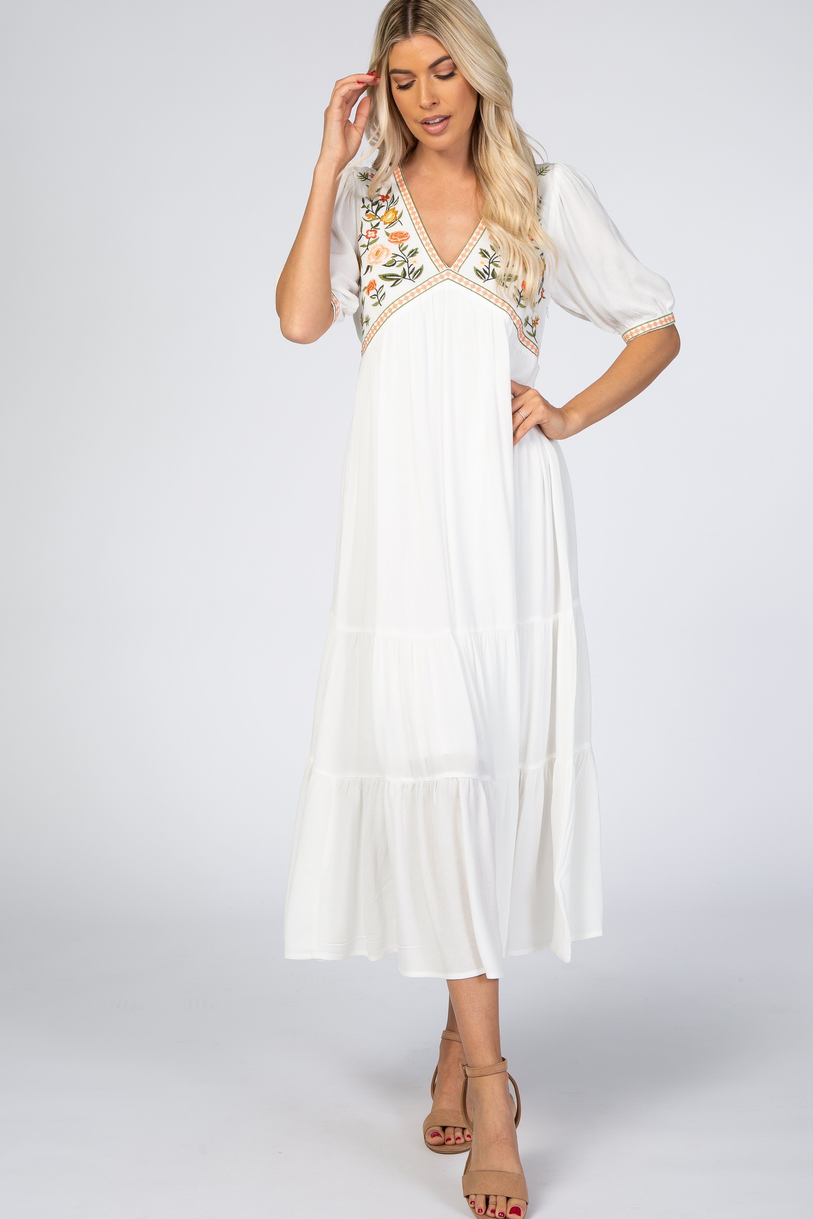 Umstands-Midikleid mit Blumenstickerei in Elfenbein