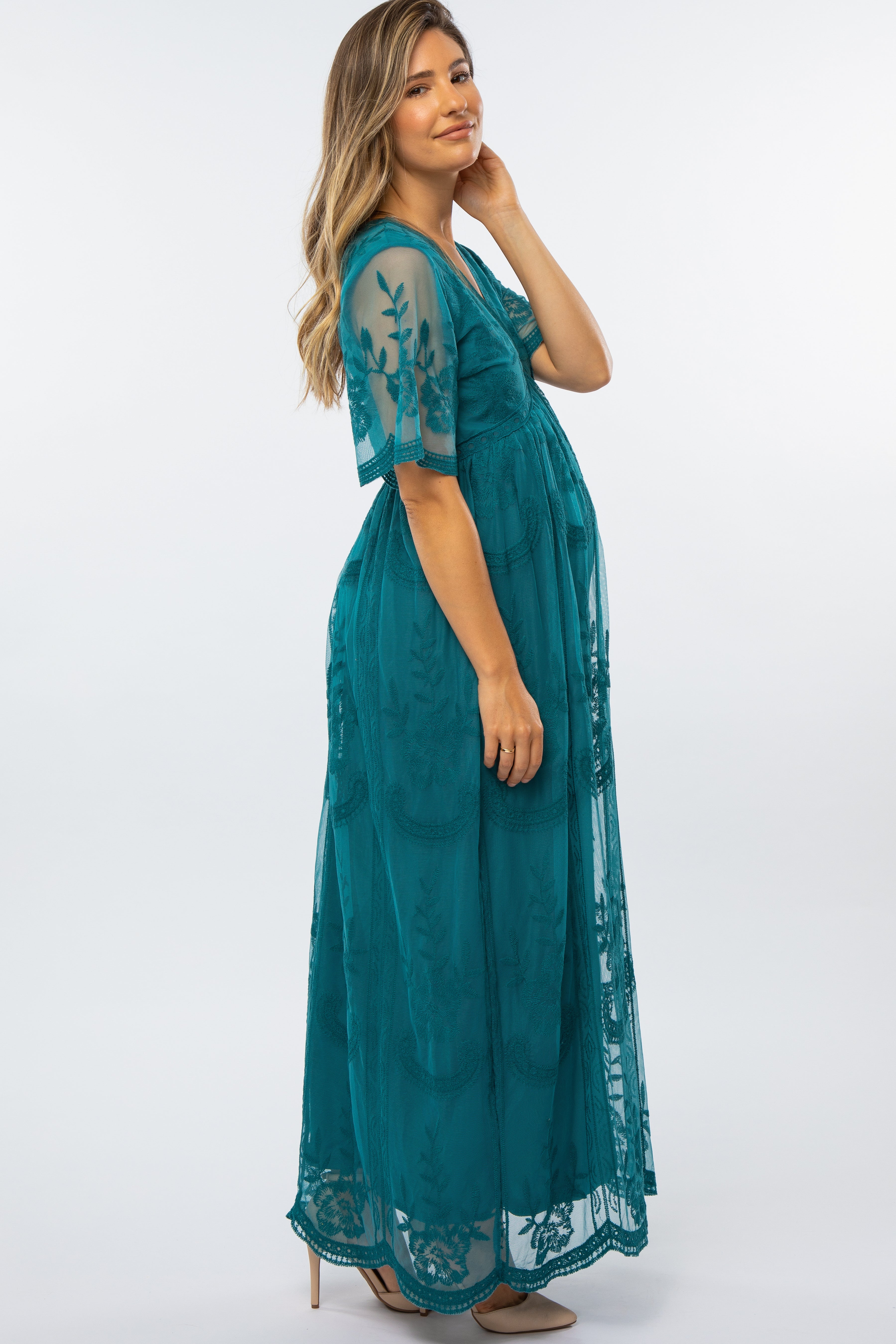 Umstandsmaxikleid mit Spitzen-Mesh-Überwurf