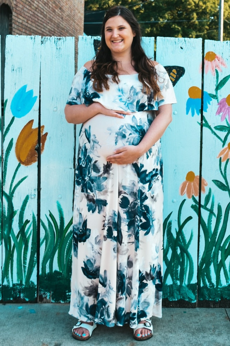 Schulterfreies Umstandsmaxikleid mit Blumenmuster