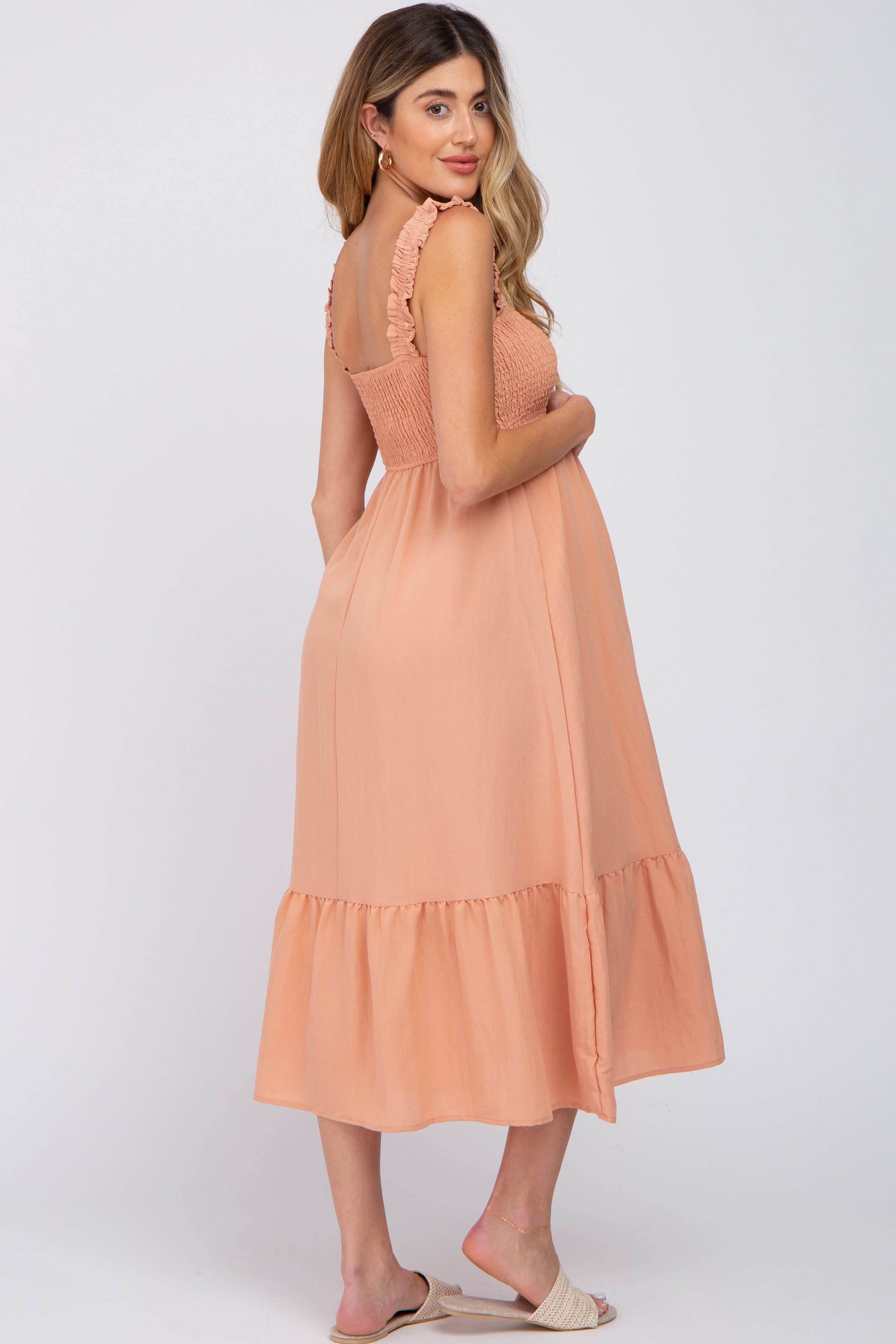 Umstands-Midikleid in Pfirsich mit Smok-Detail