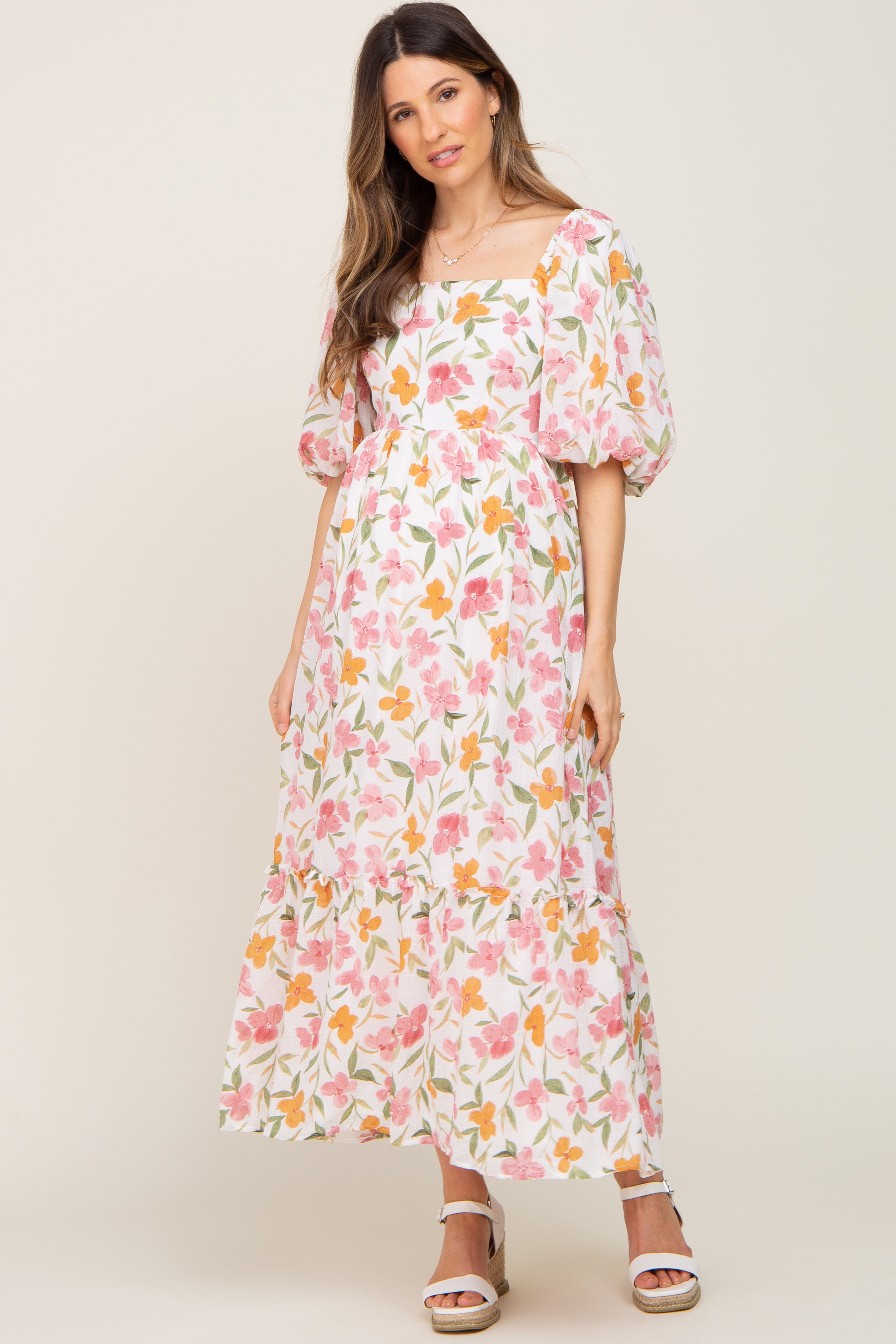 Umstandsmaxikleid mit Blumenmuster und Puffärmeln