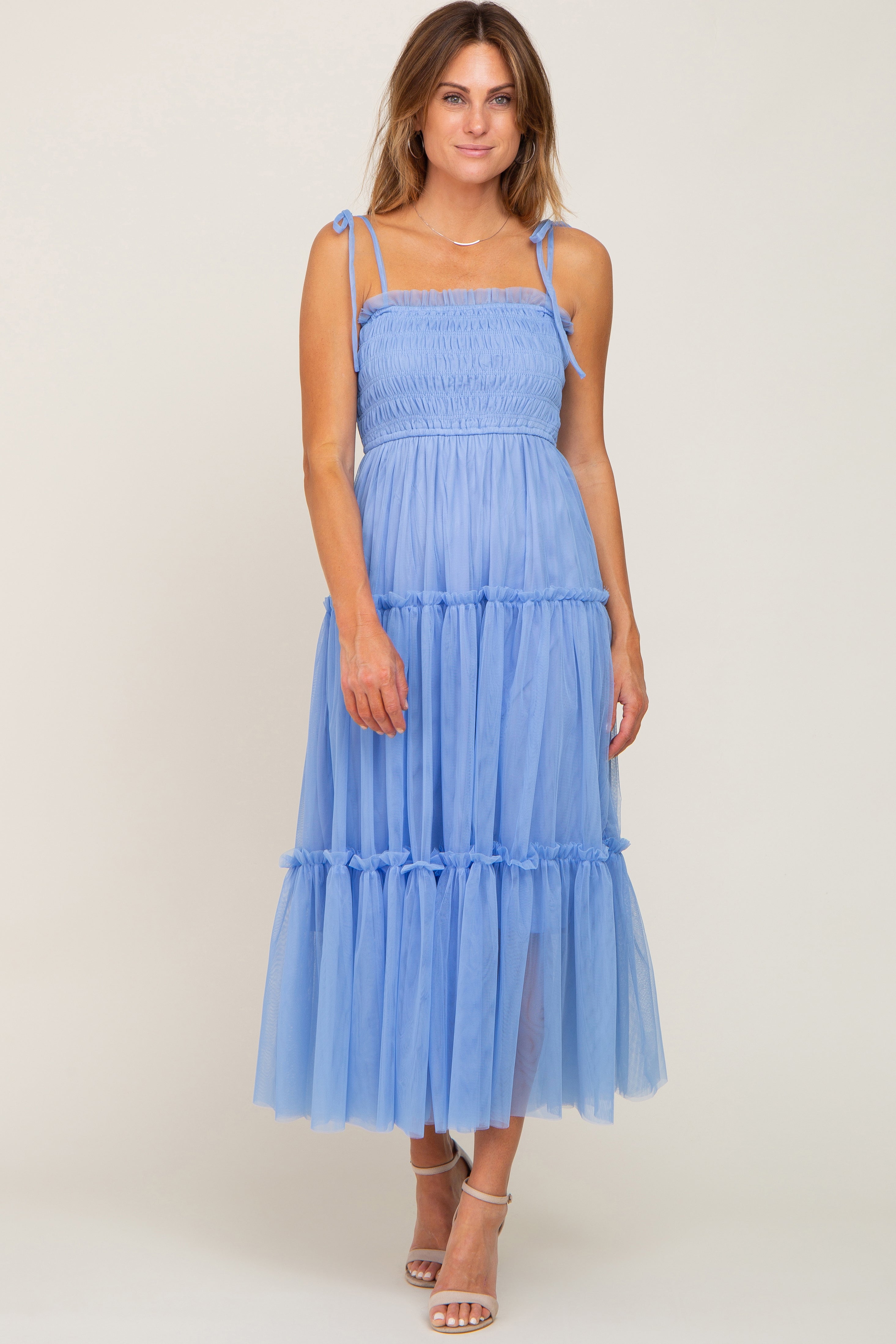 Umstands-Midikleid mit gesmoktem Mesh in Hellblau