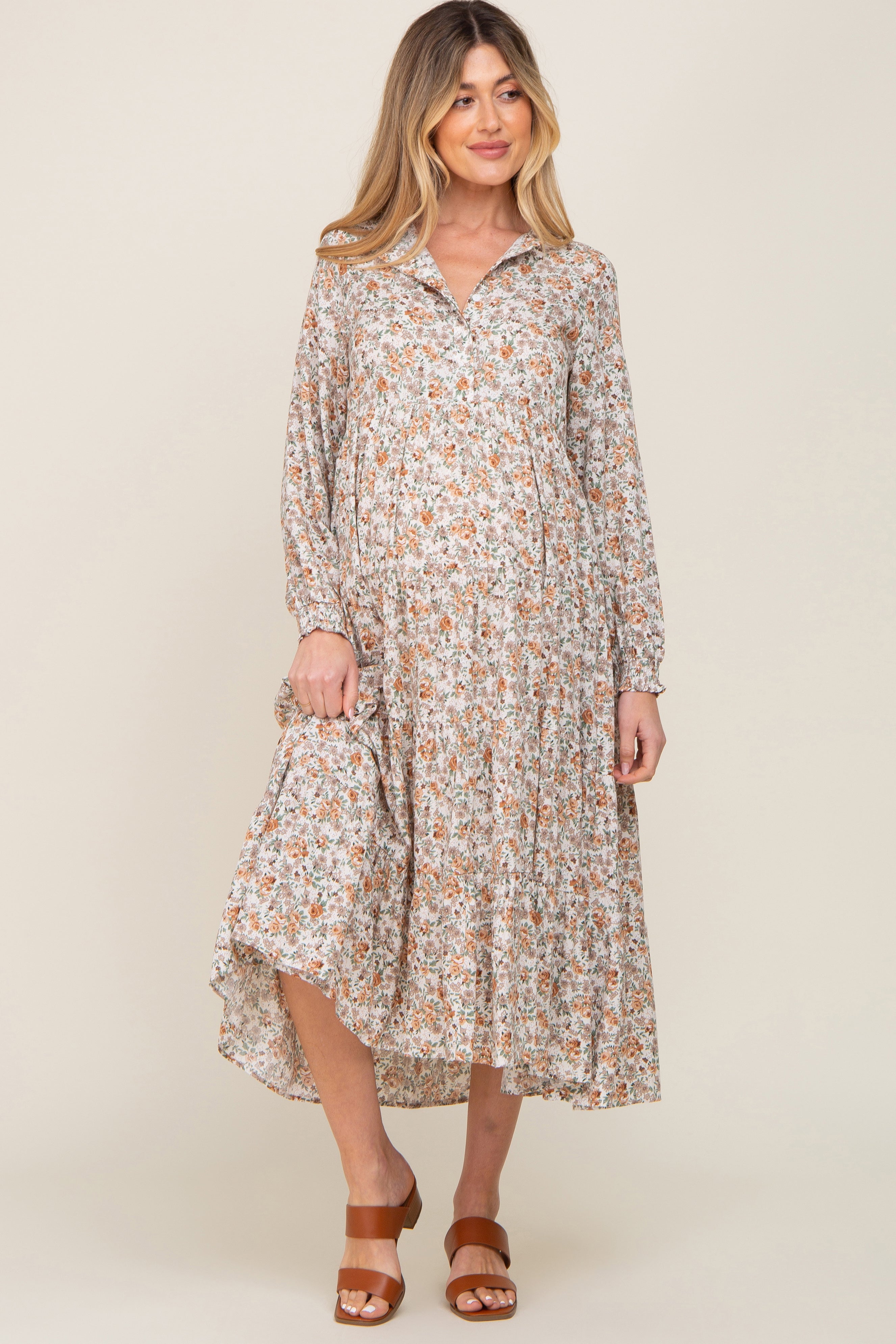 Gestuftes Umstands-Midikleid mit Blumenmuster, Knopfleiste und langen Ärmeln