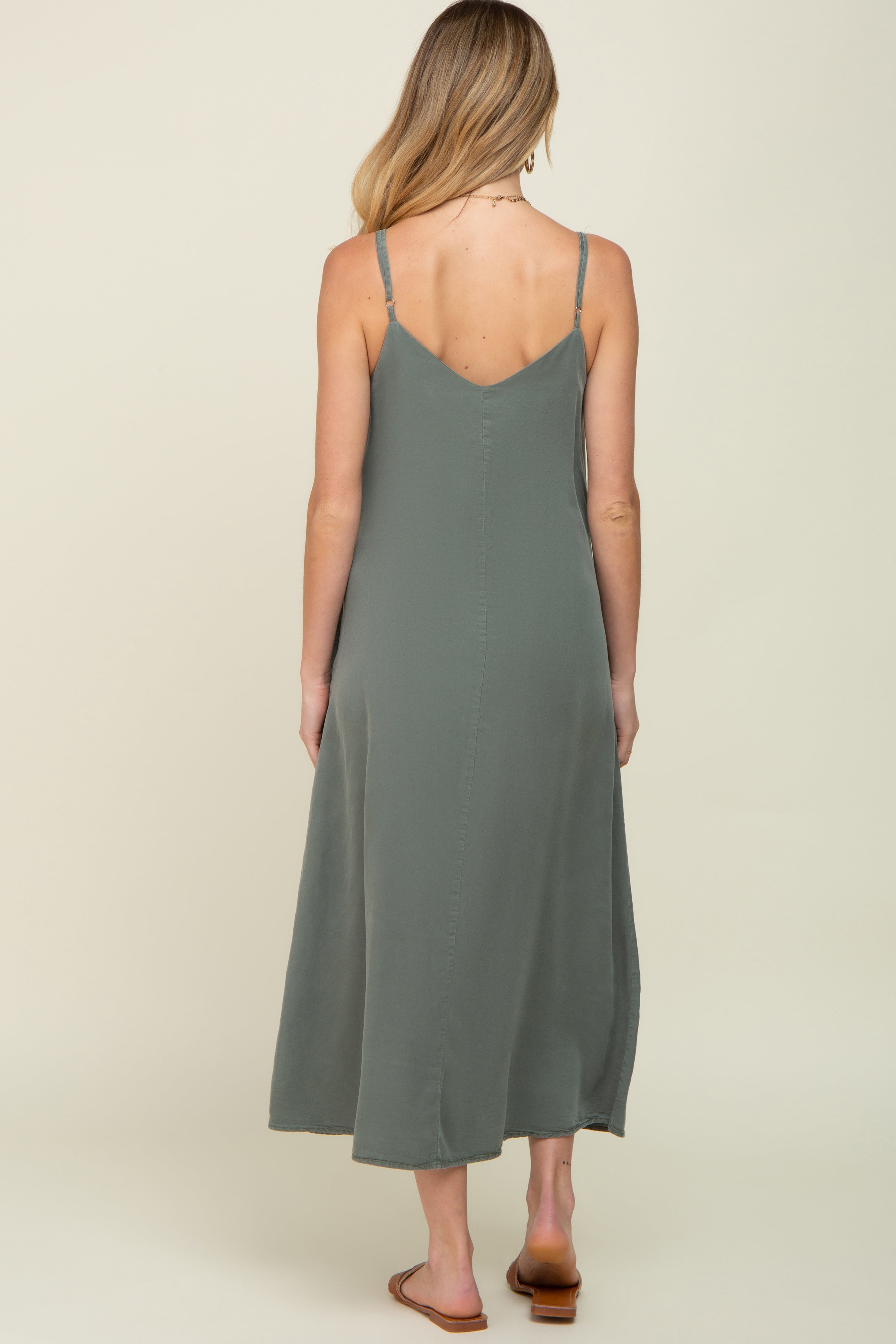 Umstands-Trägerkleid in Midi-Länge mit Knopfleiste