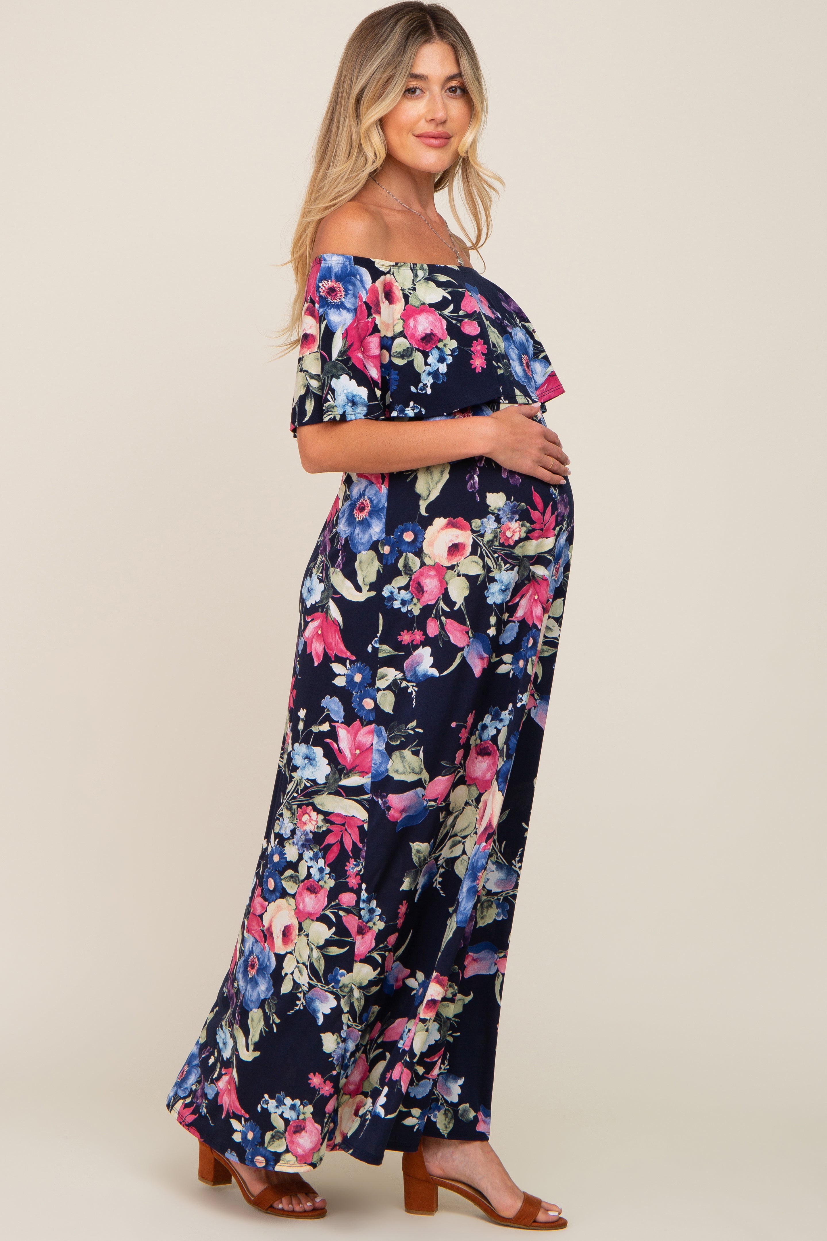 Umstandsmaxikleid mit Blumenmuster und schulterfreiem Volant