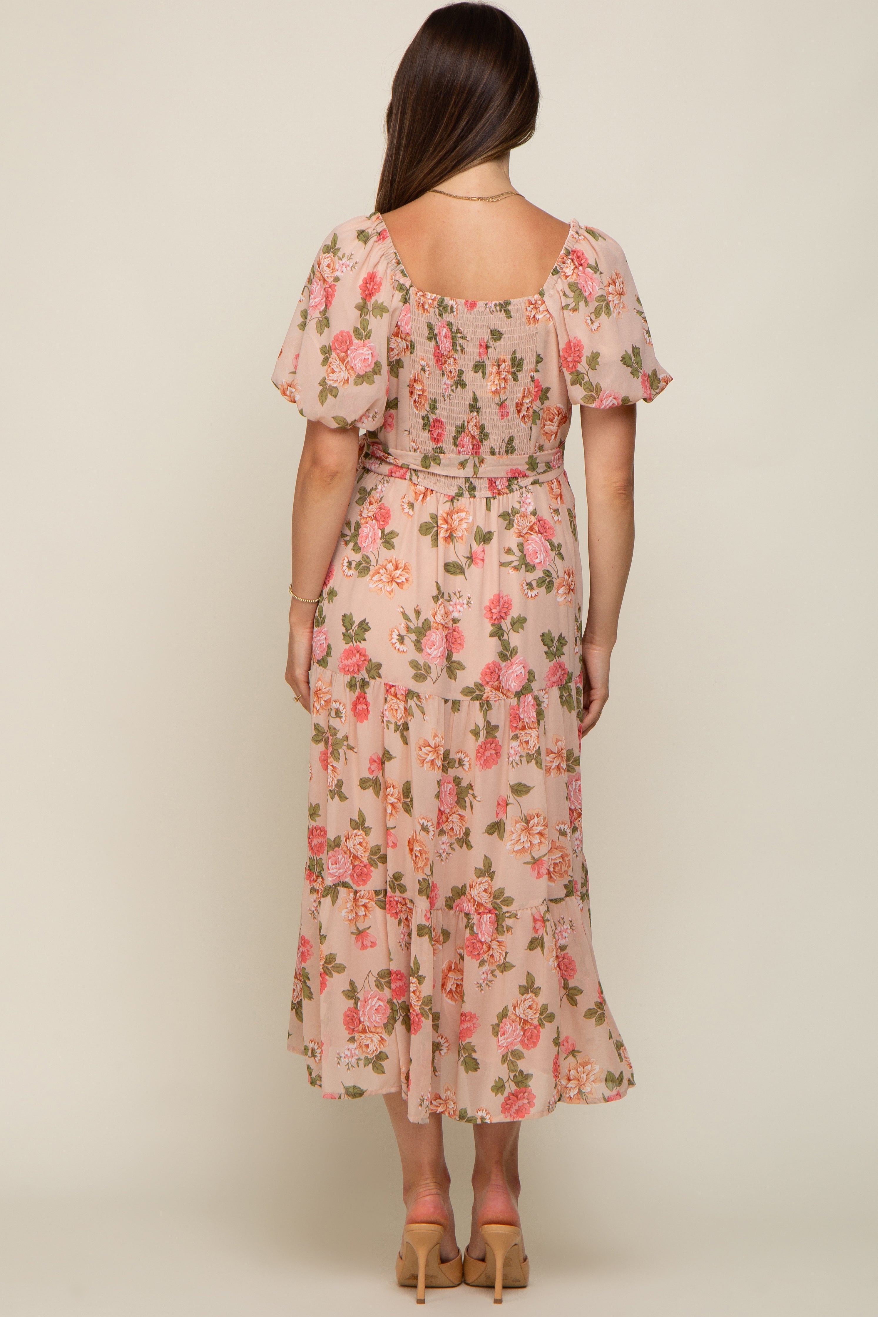 Geblümtes Umstands-Midikleid mit Knopfleiste und Puffärmeln