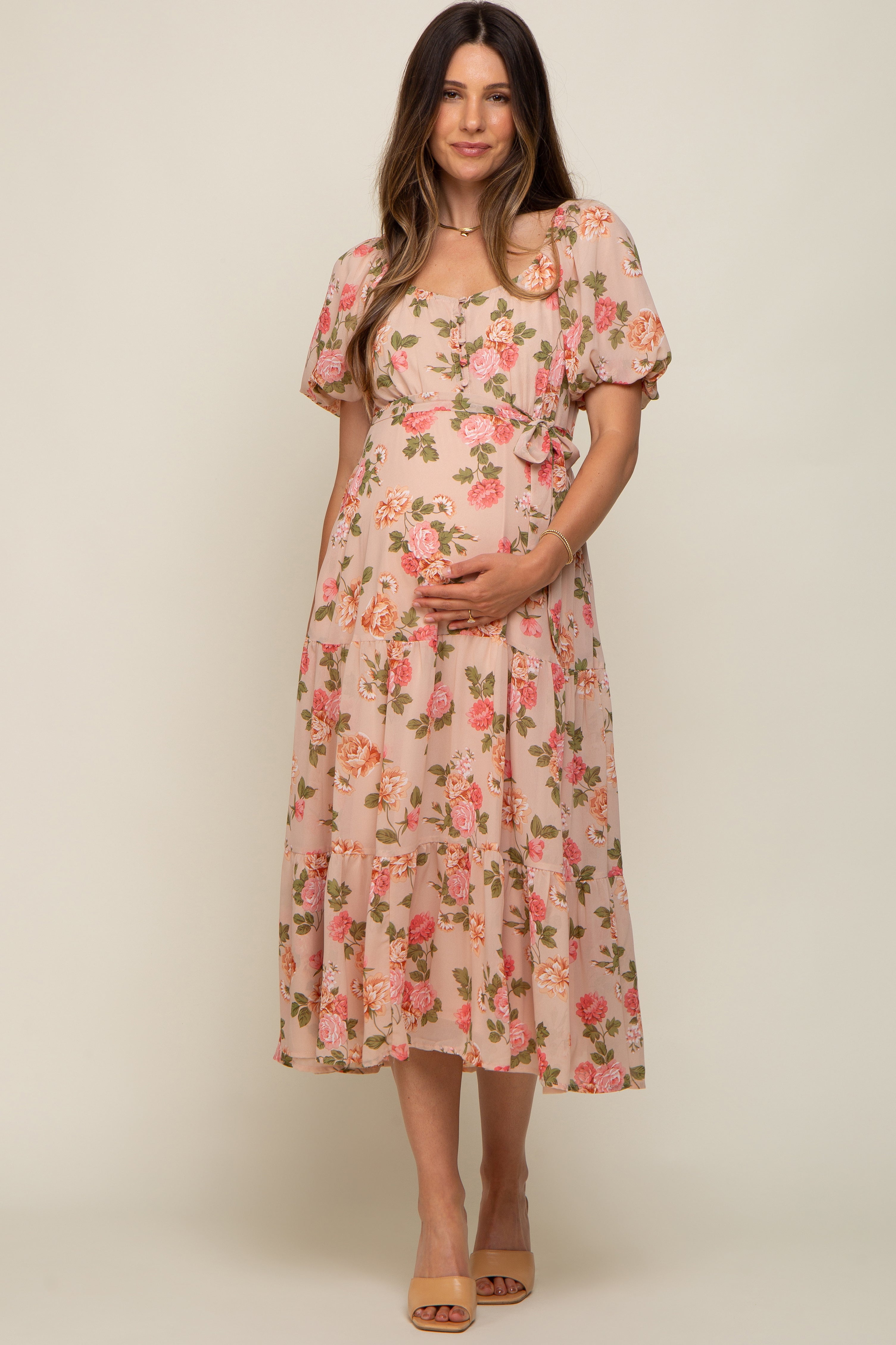 Geblümtes Umstands-Midikleid mit Knopfleiste und Puffärmeln