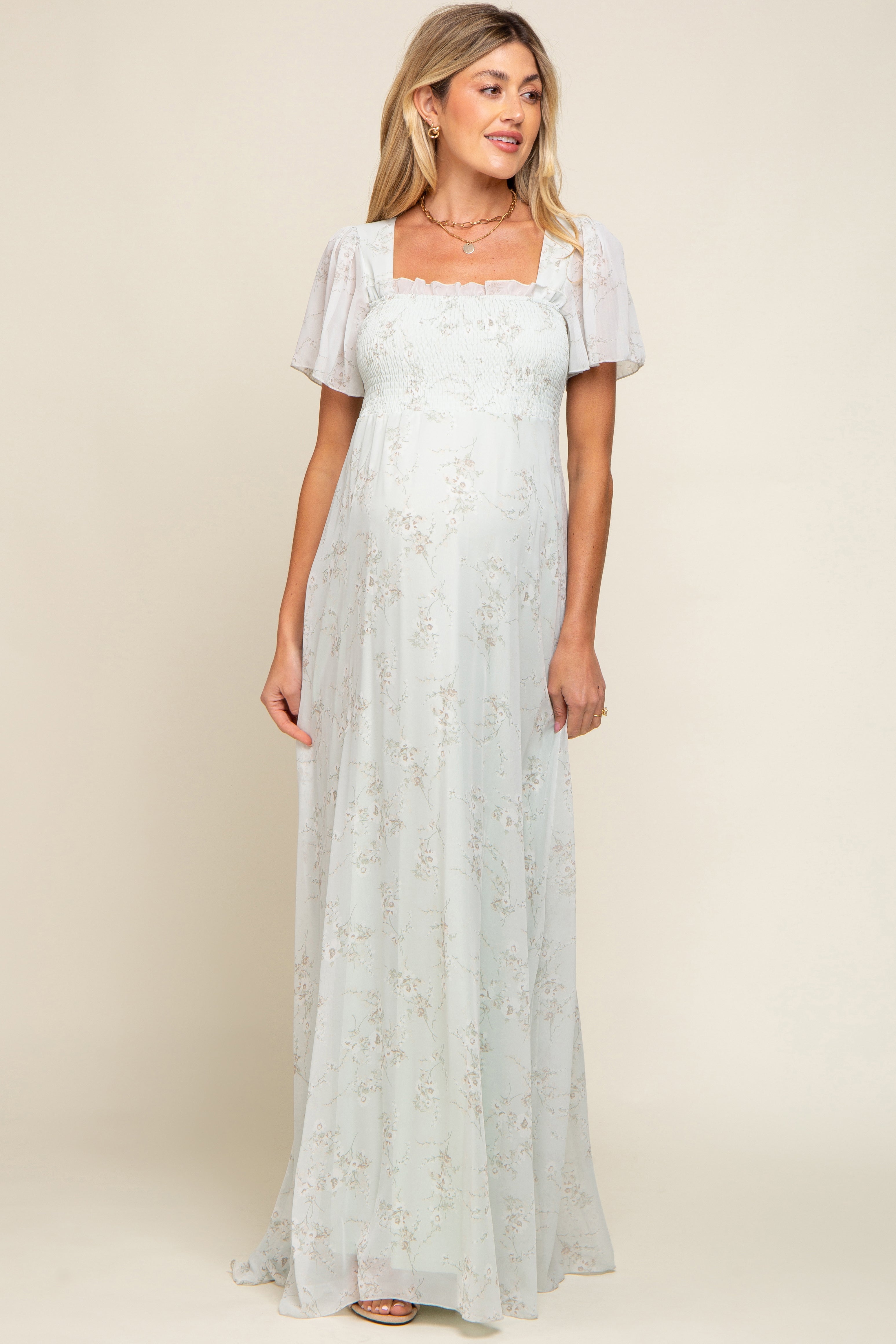 Geblümtes Umstandsmaxikleid aus Chiffon mit Smok in Mintgrün