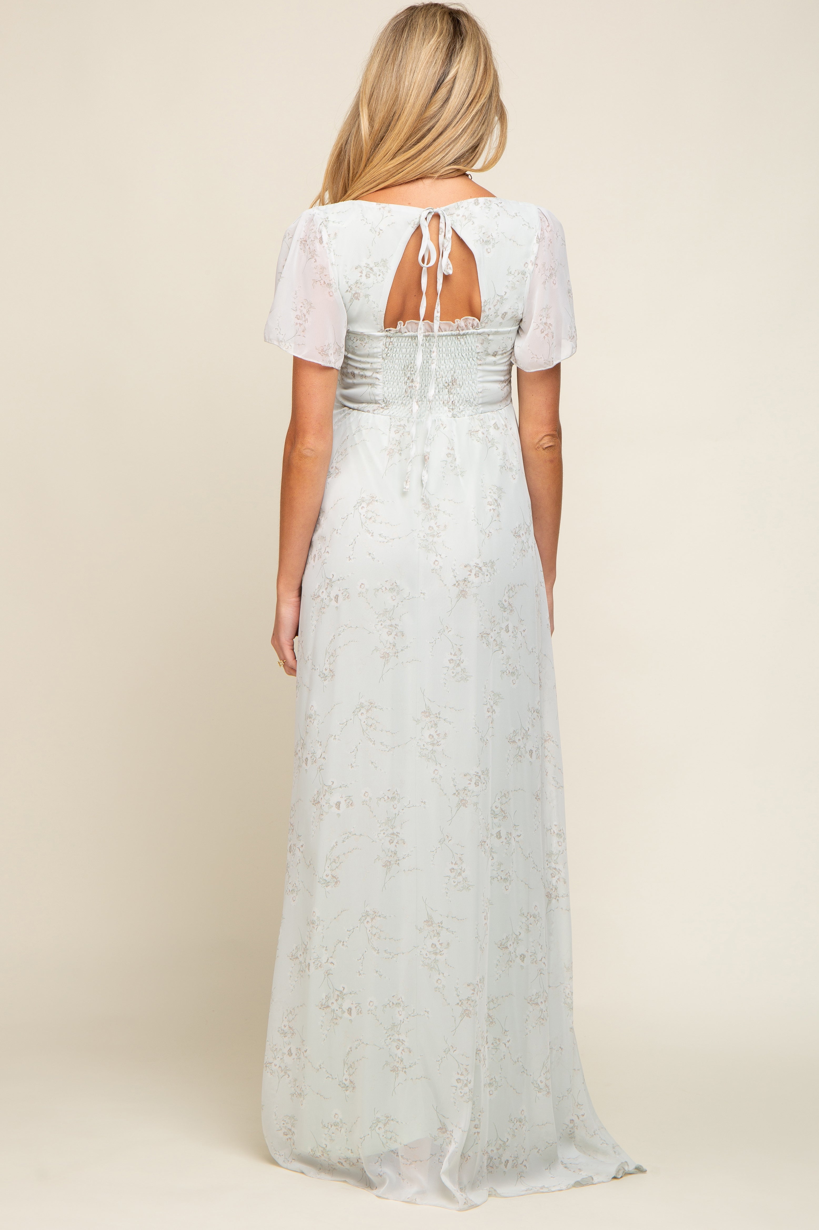 Geblümtes Umstandsmaxikleid aus Chiffon mit Smok in Mintgrün