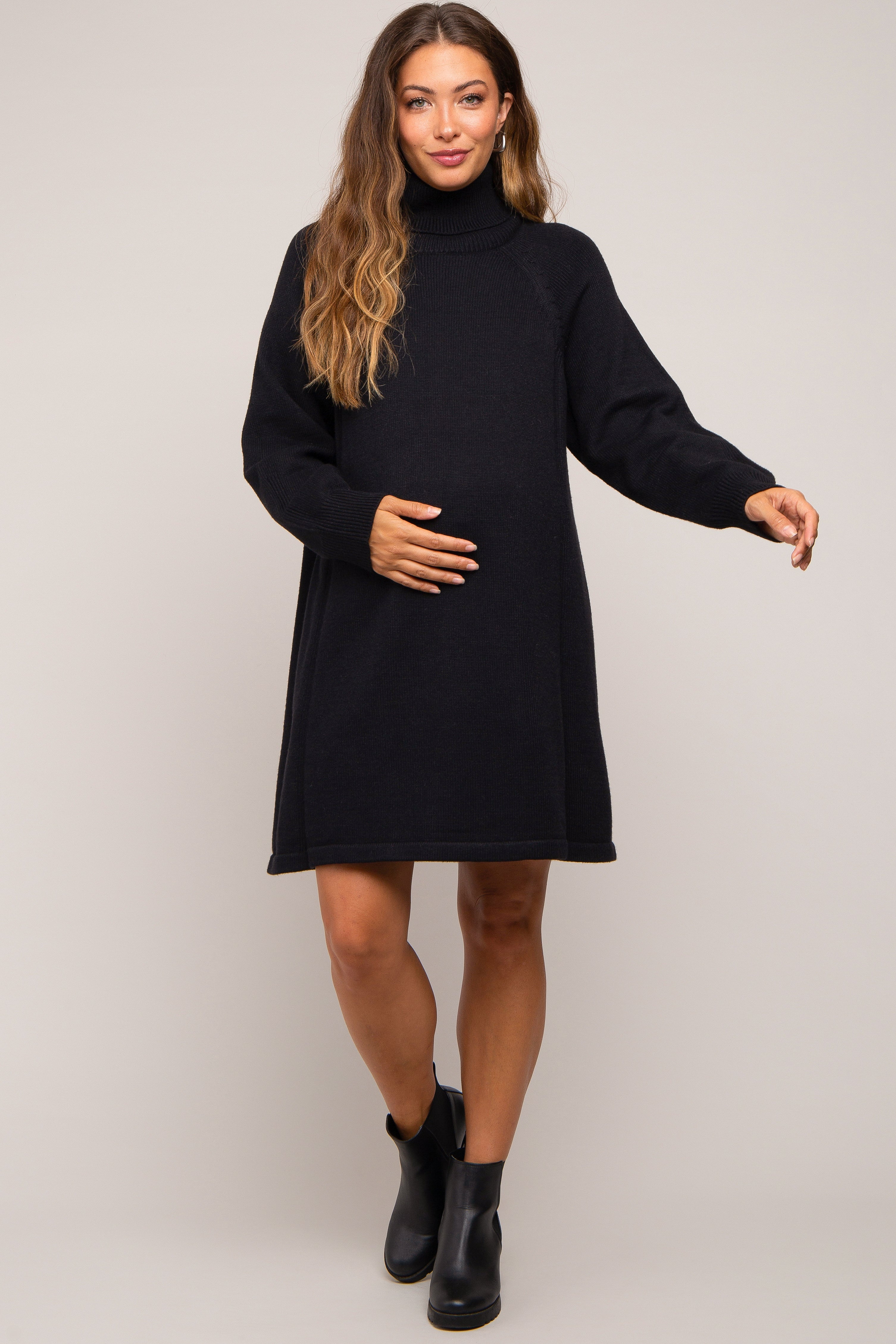 Umstands-Pulloverkleid mit Rollkragen und langen Ärmeln in Schwarz