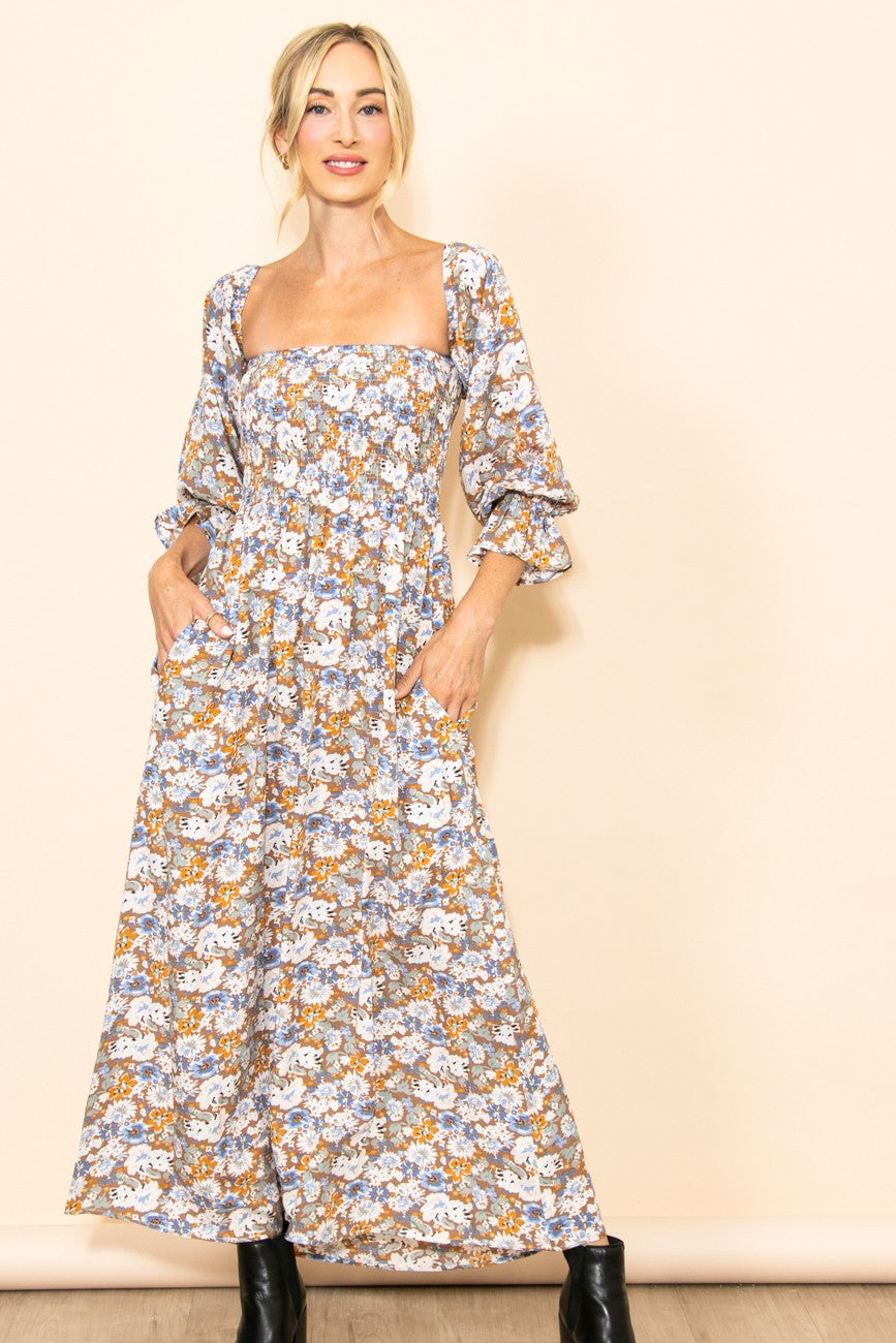 Umstandsmaxikleid mit Blumenmuster, Smok und Off-Shoulder-Design in Taupe