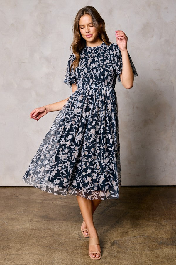 Umstands-Midikleid aus Mesh-Strick mit Blumenmuster und Smok in Schwarz
