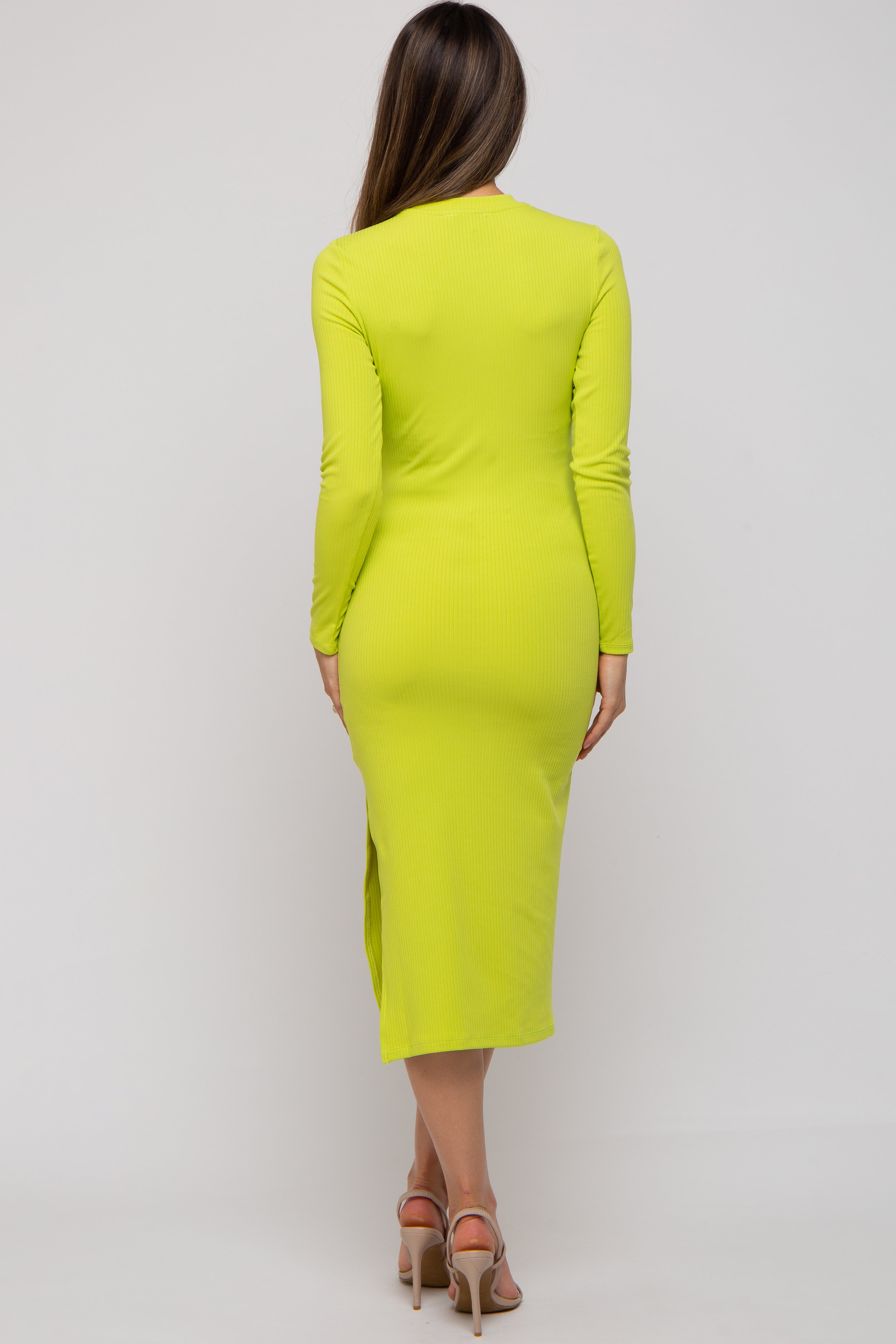 Geripptes Umstands-Midikleid mit Stehkragen und langen Ärmeln in Limette