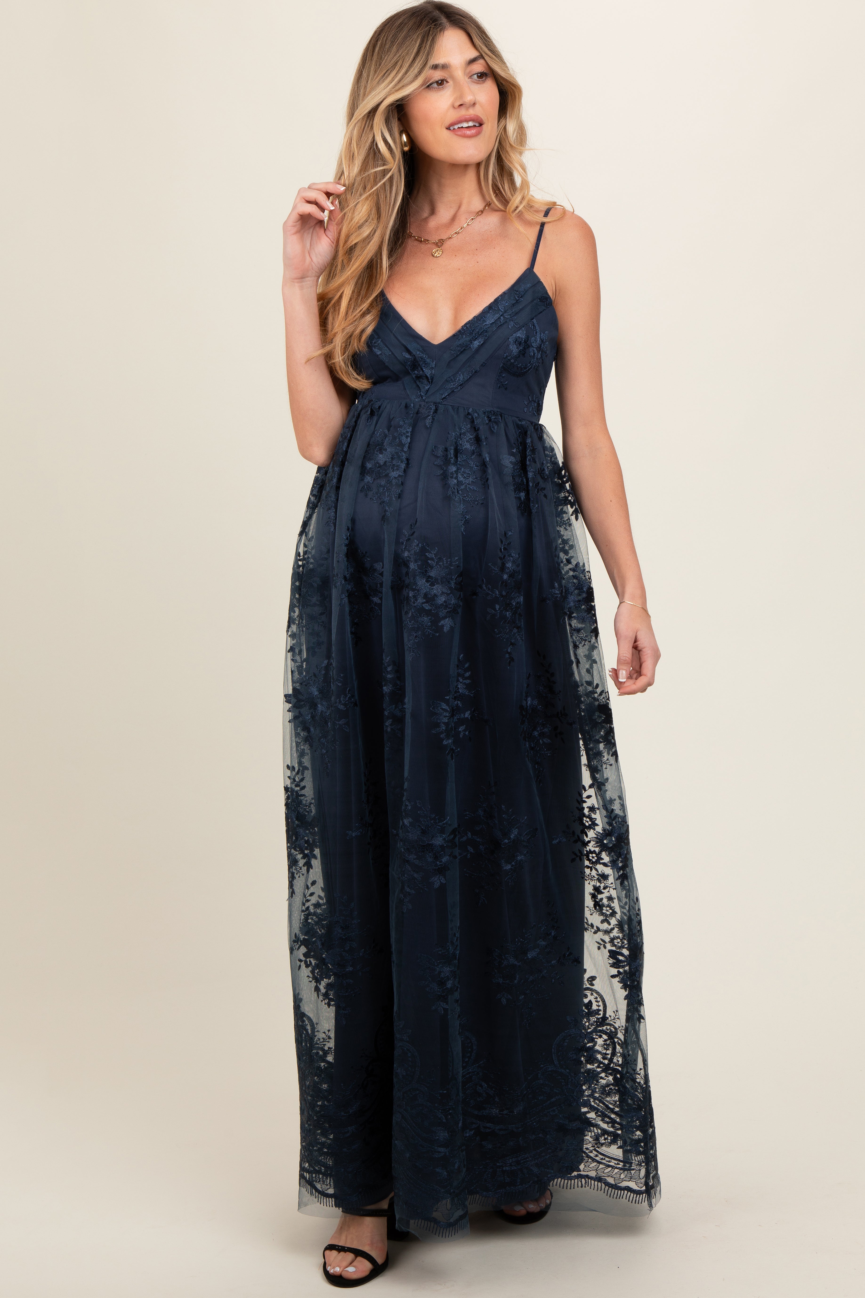 Umstands-Maxikleid mit Blumen-Spitzenüberwurf