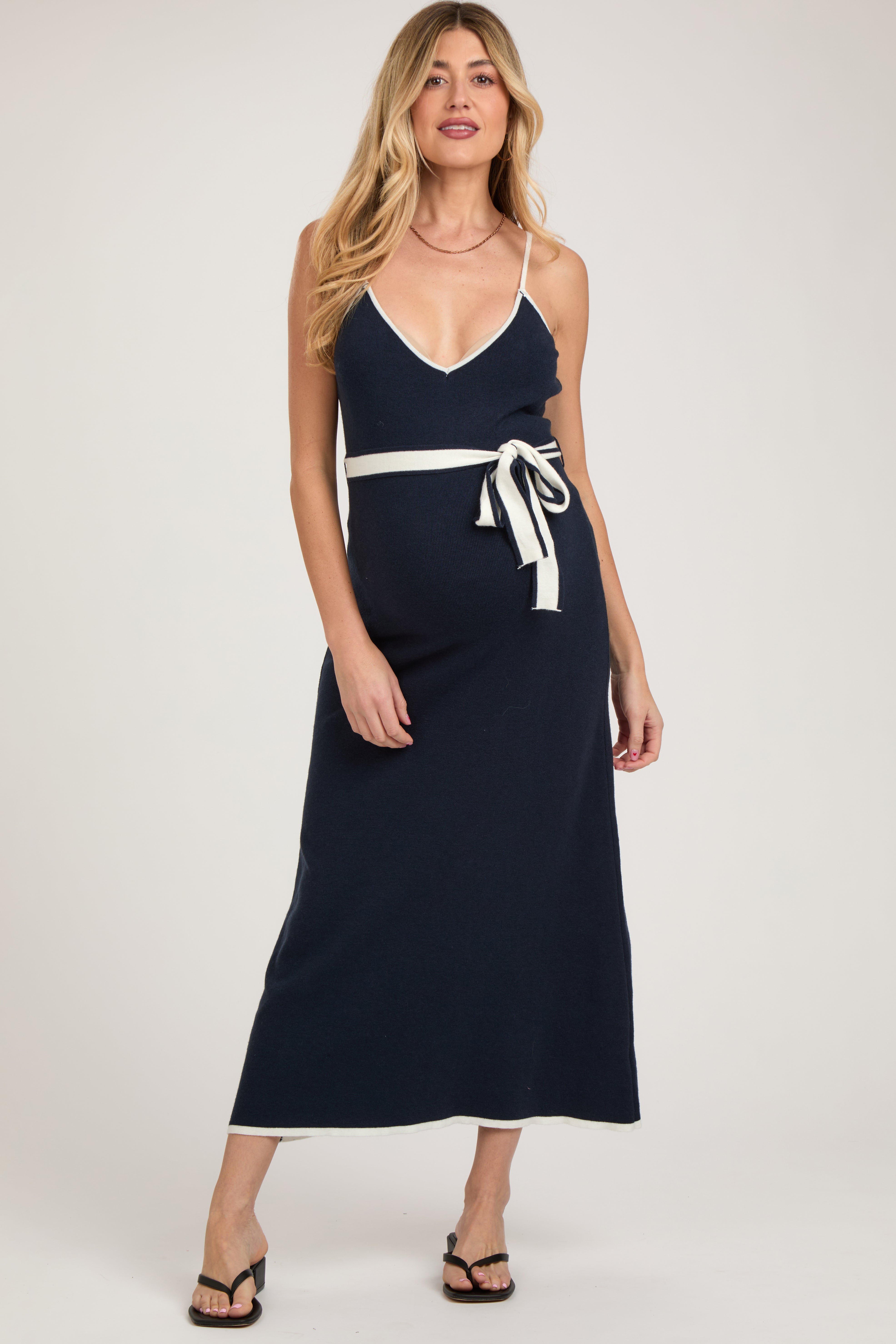 Umstands-Midikleid aus Rippstrick mit Kontrastpaspel