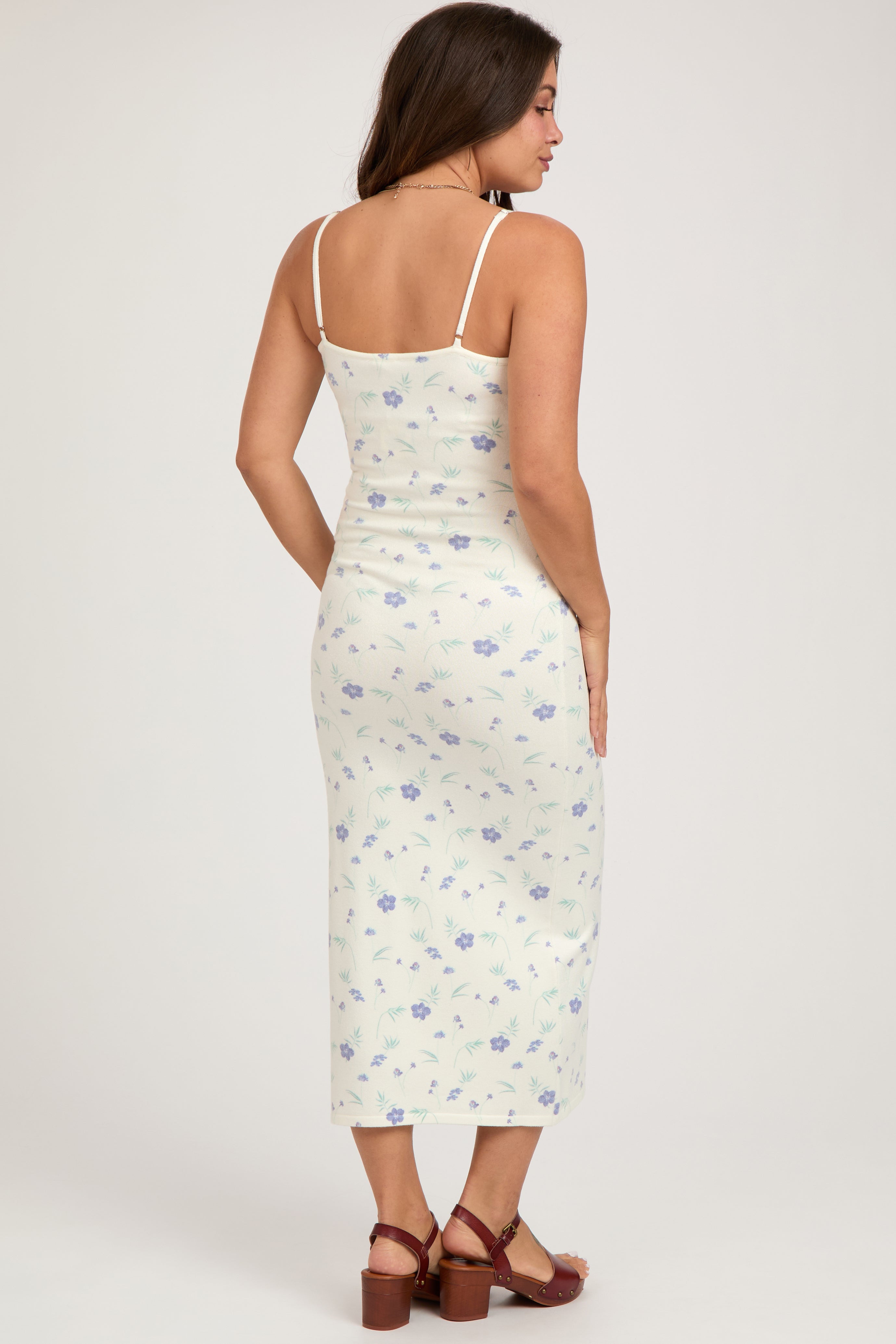 Ultraweiches Umstands-Midikleid aus Feinstrick mit Blumenmuster und ärmellosem Schnitt