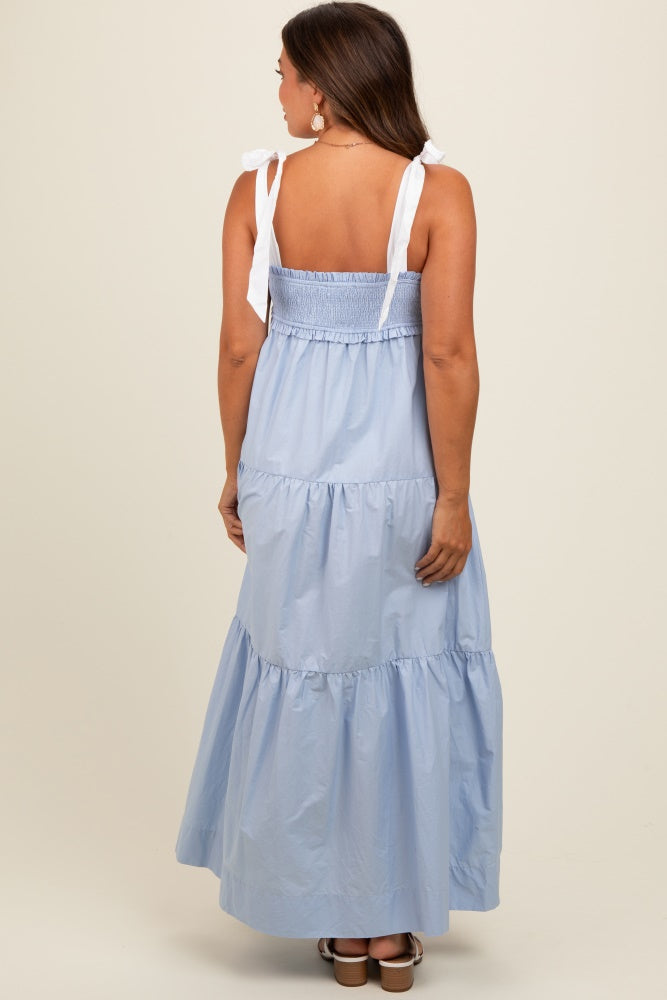 Umstands-Maxikleid mit kontrastierenden Schulterträgern