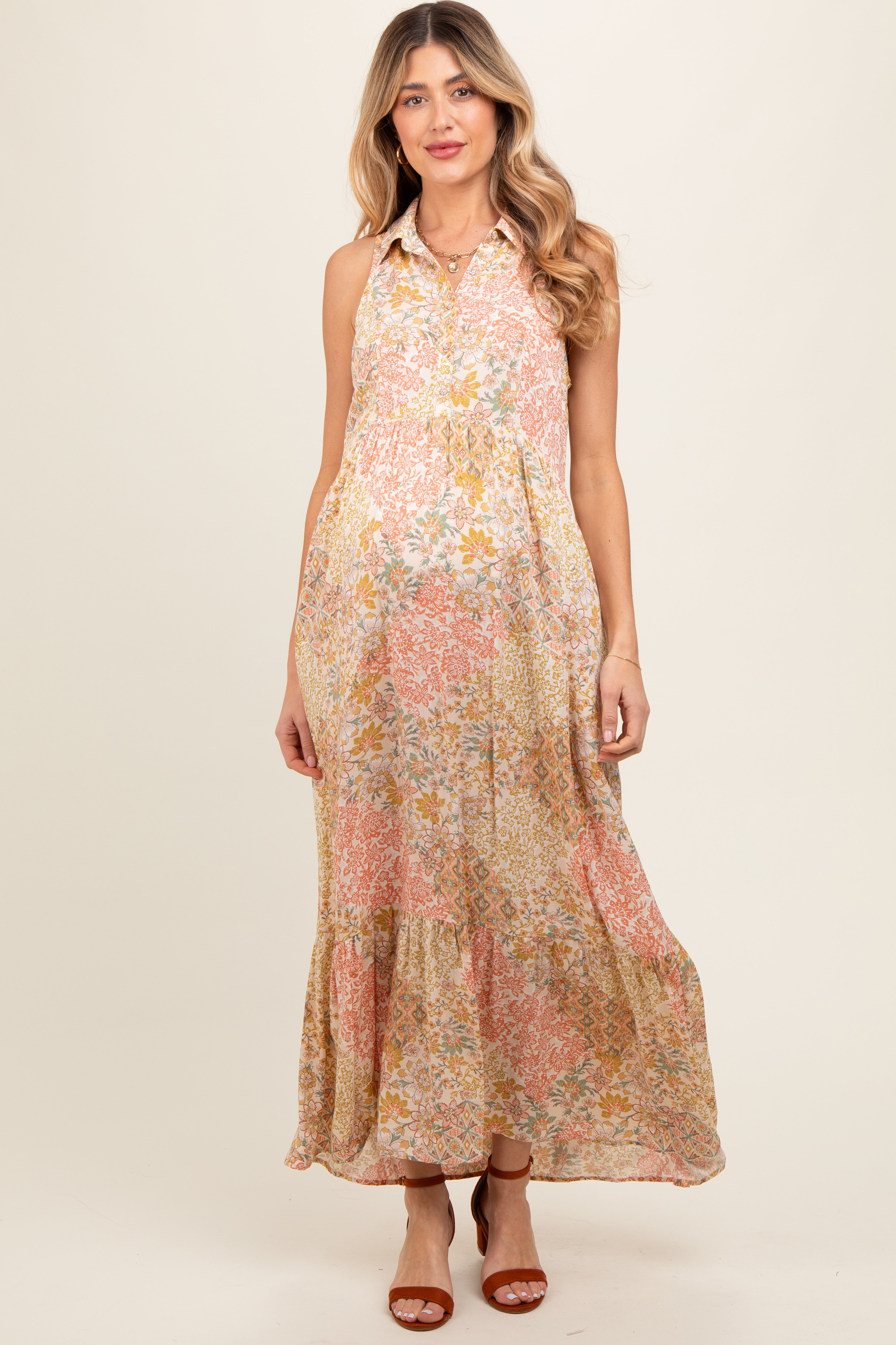 Ärmelloses Umstands-Maxikleid mit Blumenmuster, Knopfleiste, Stufen und Kragen