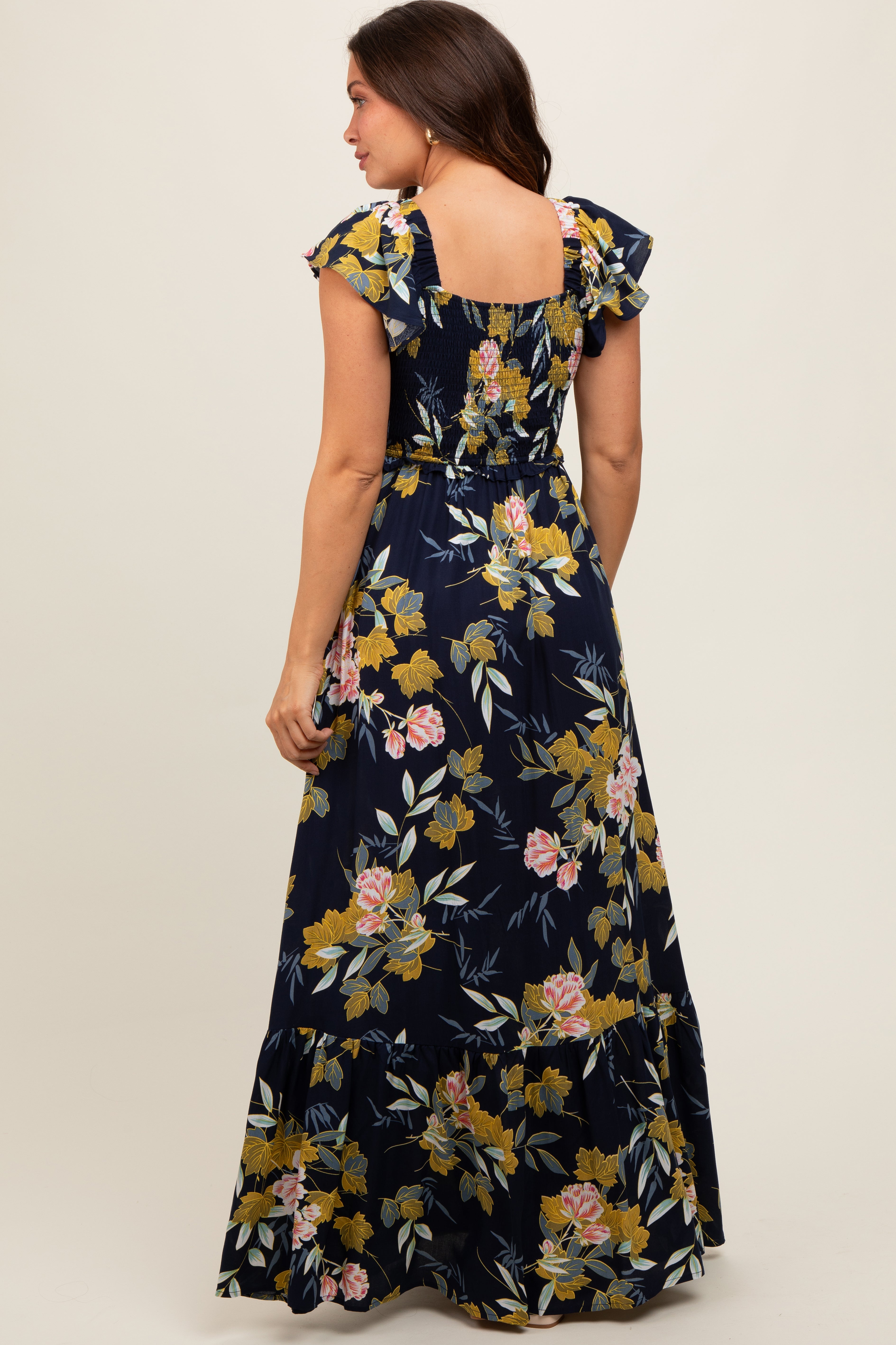 Geblümtes Umstandsmaxikleid mit gesmoktem Oberteil in Marineblau