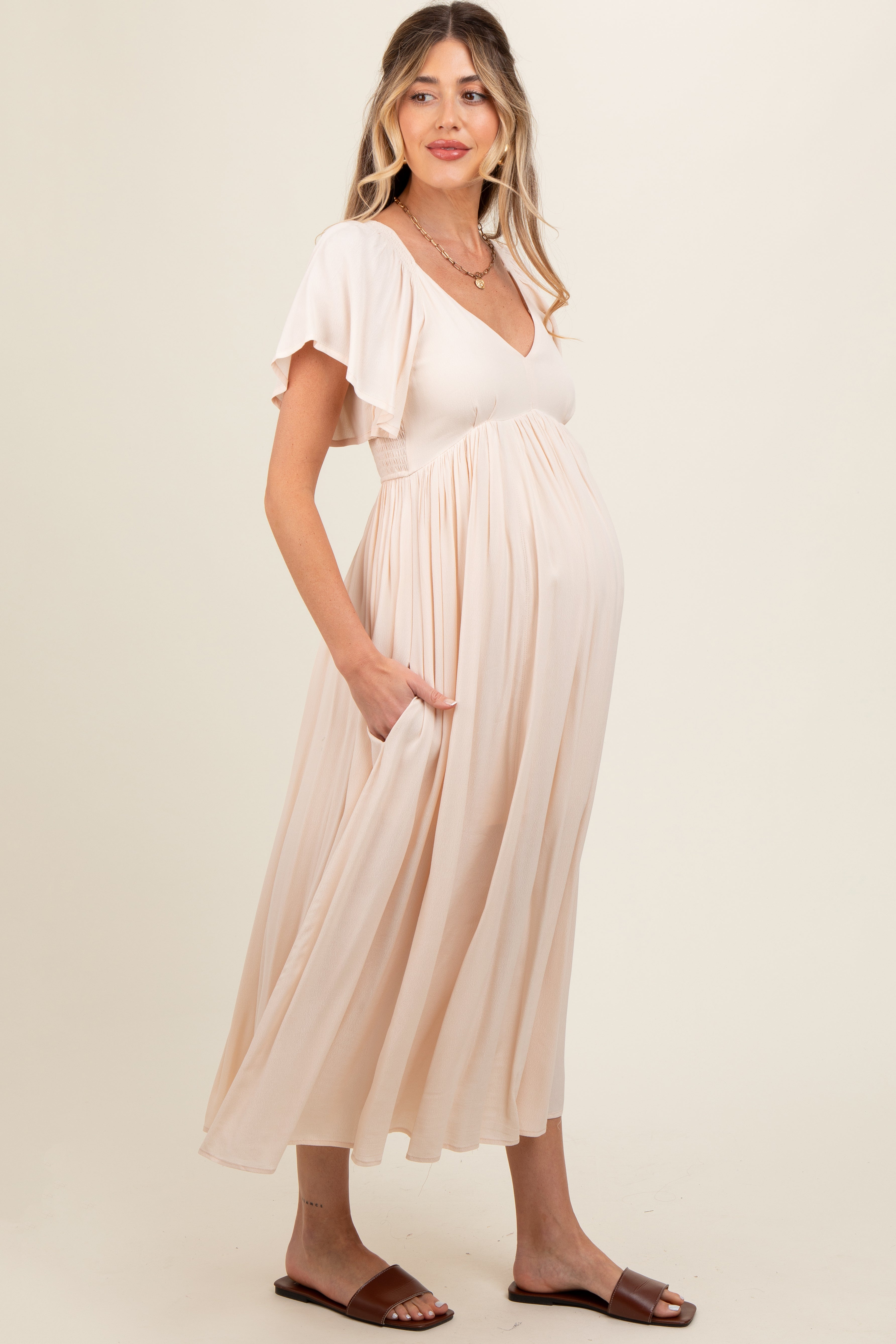 Umstands-Midikleid mit V-Ausschnitt und kurzen Flügelärmeln