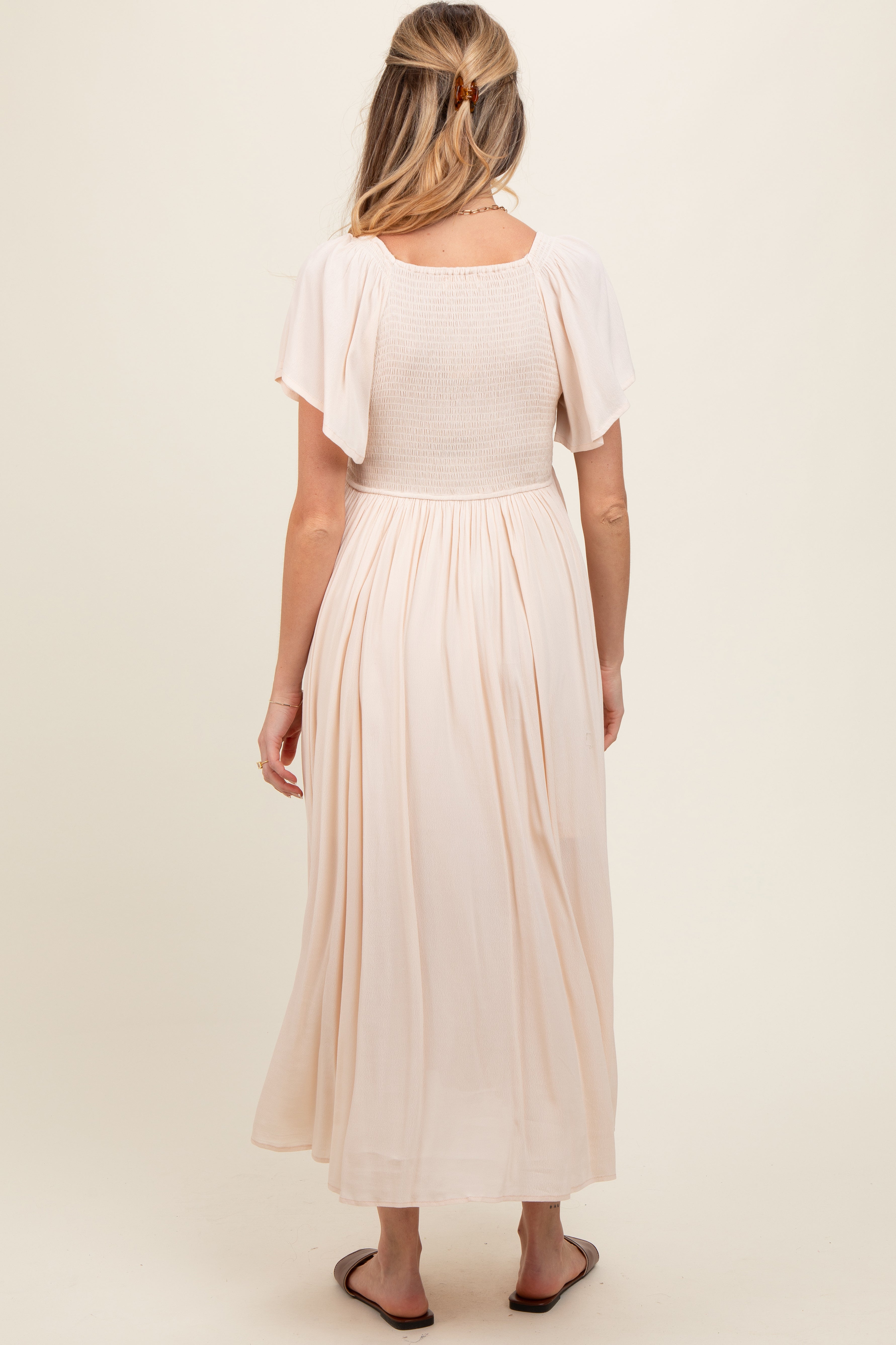Umstands-Midikleid mit V-Ausschnitt und kurzen Flügelärmeln