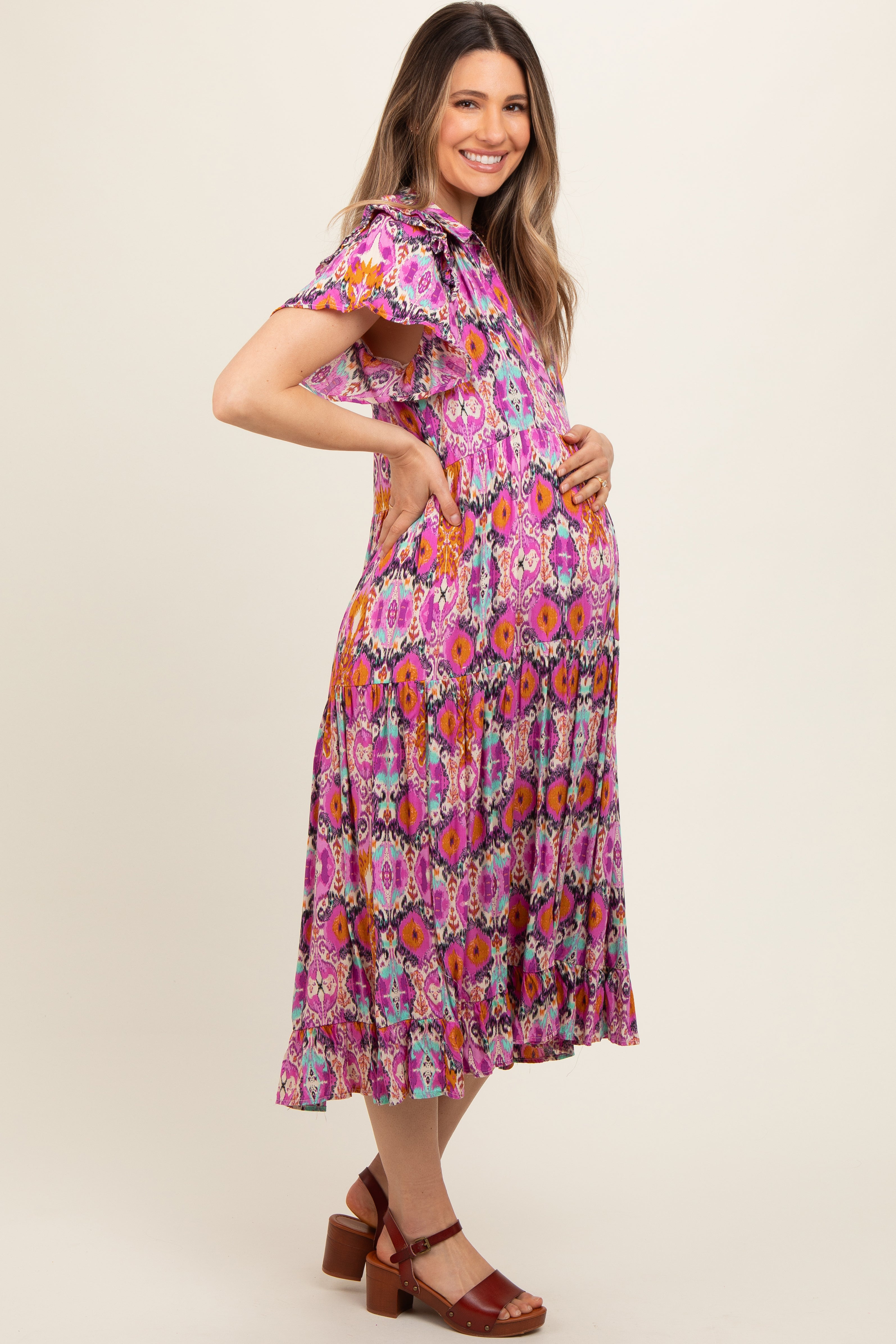 Umstands-Midikleid mit Muster und Rüschenakzent