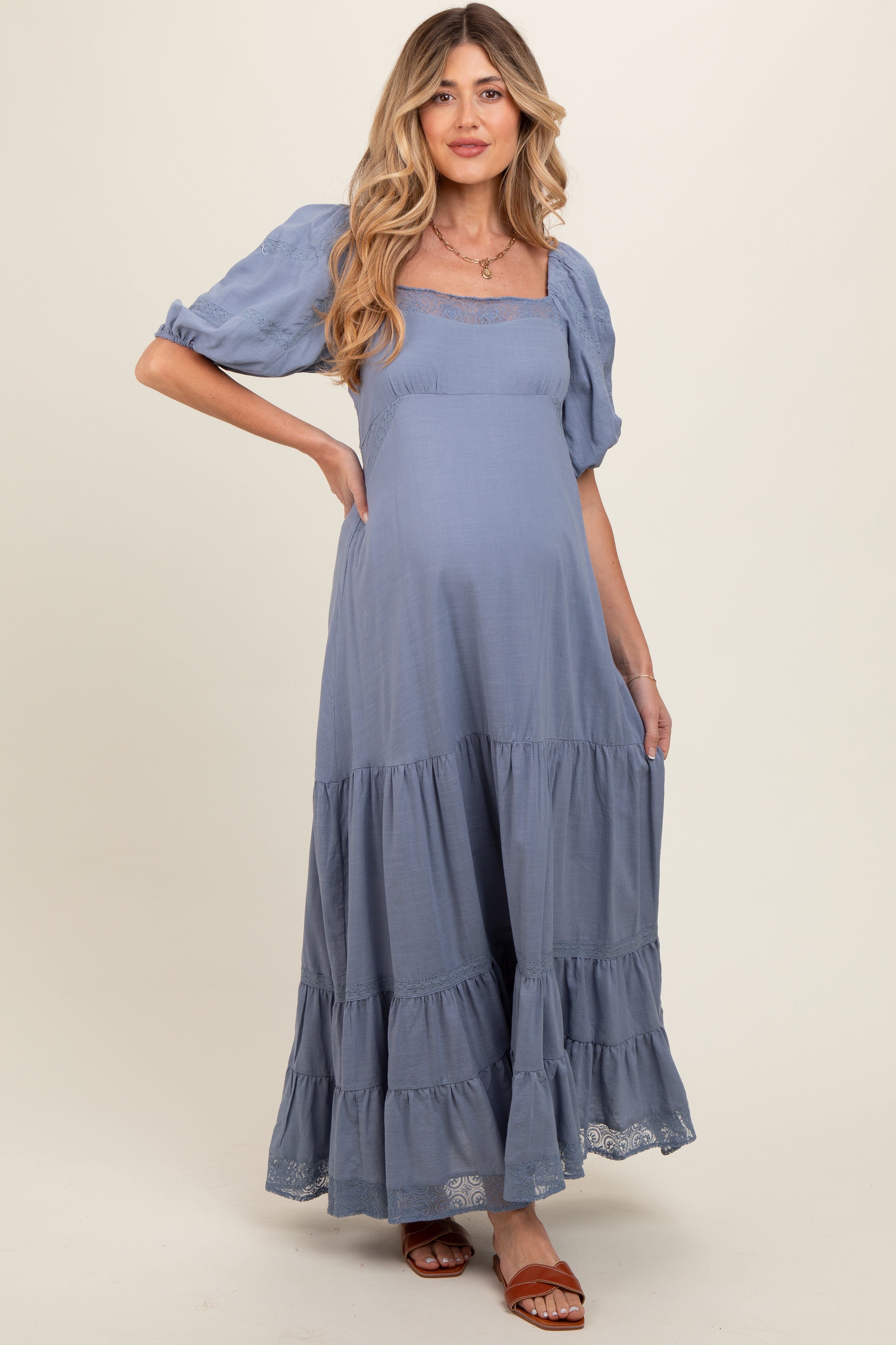 Umstands-Maxikleid mit Spitzeneinsatz