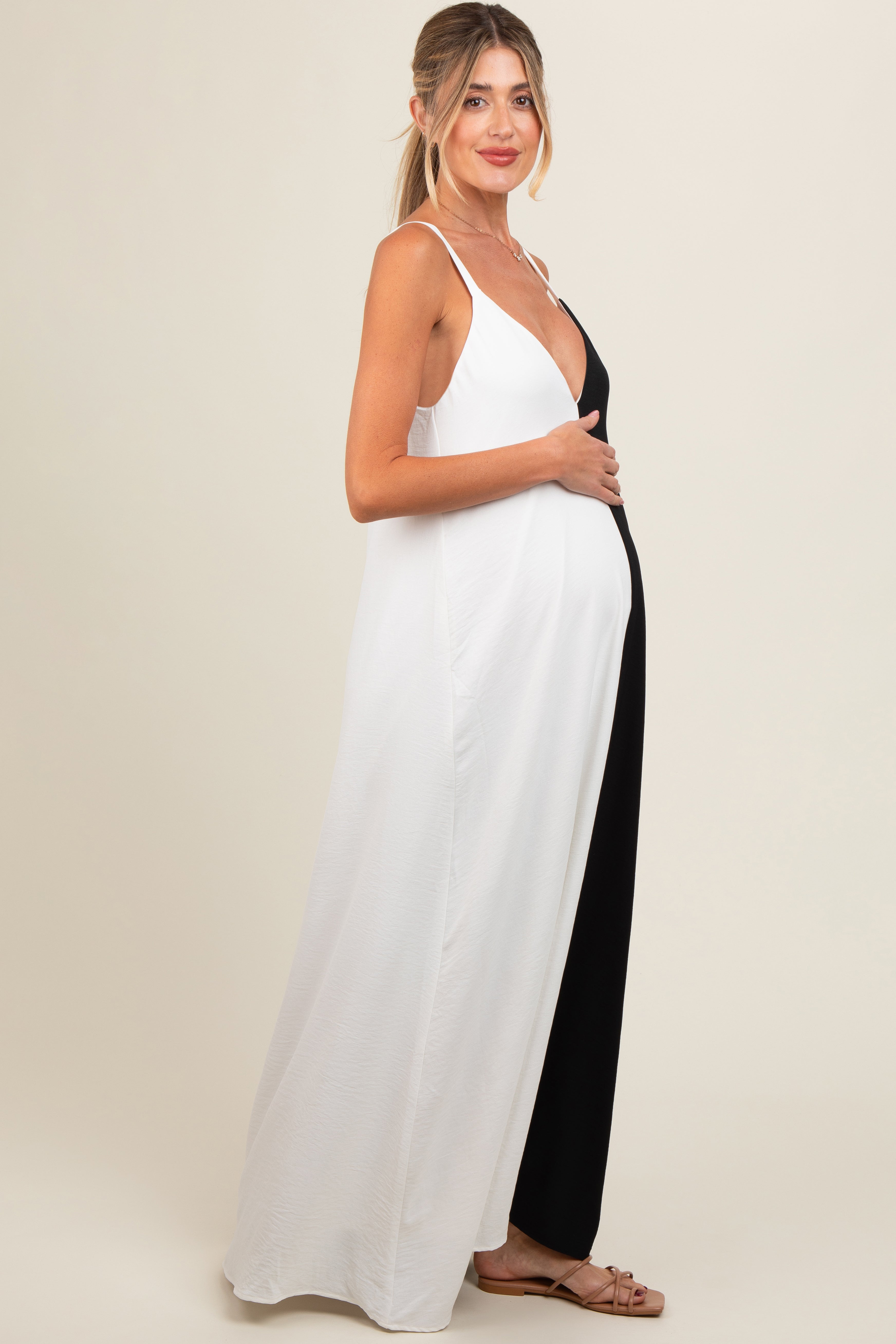 Umstandsmaxikleid mit V-Ausschnitt im Colour-Blocking-Stil
