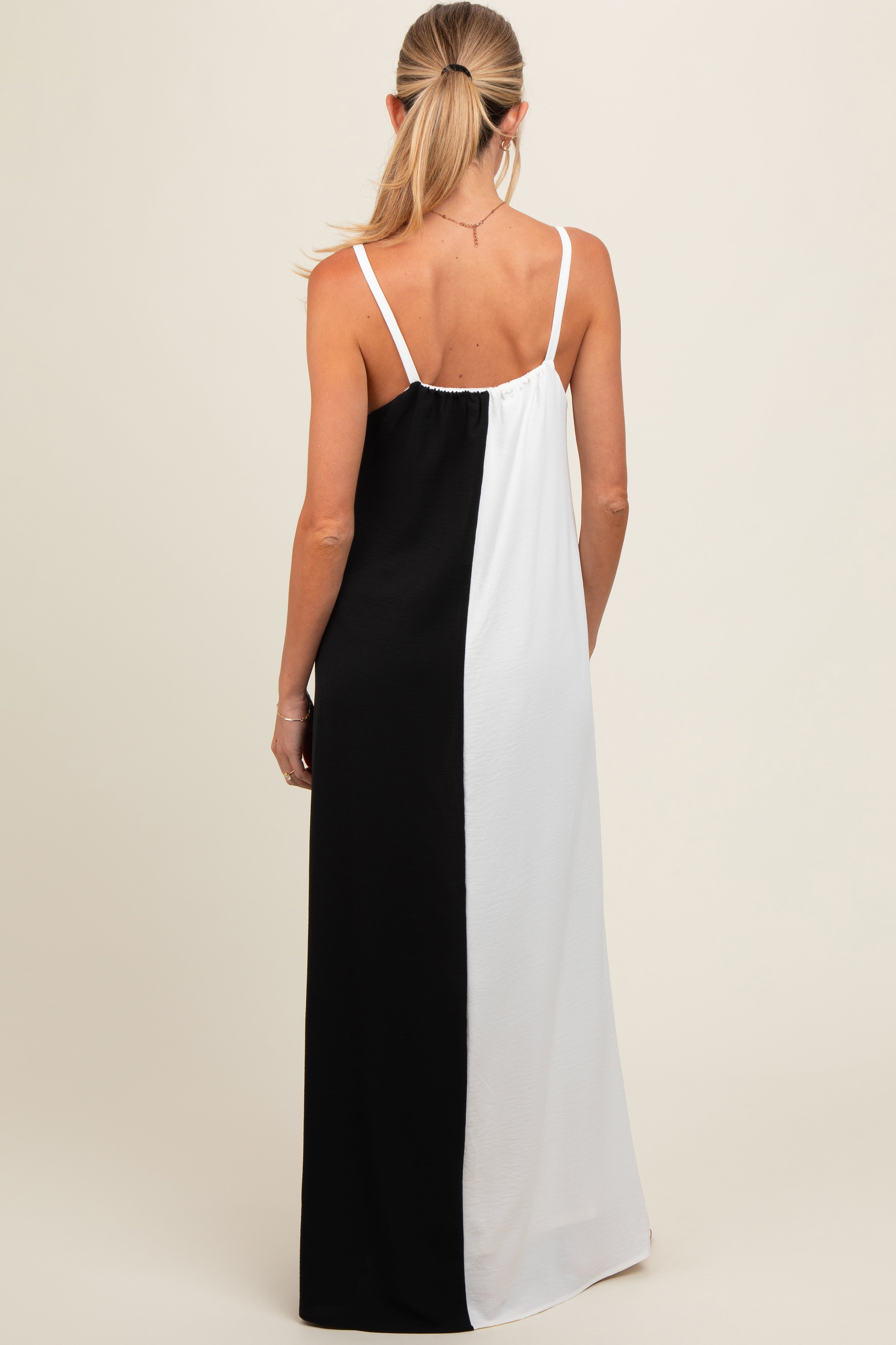 Umstandsmaxikleid mit V-Ausschnitt im Colour-Blocking-Stil
