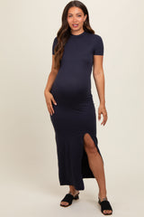 Umstandsmaxikleid mit Stehkragen, Frontschlitz und kurzen Ärmeln