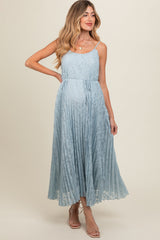 Plissiertes Umstands-Maxikleid mit Blumenmuster in Hellblau