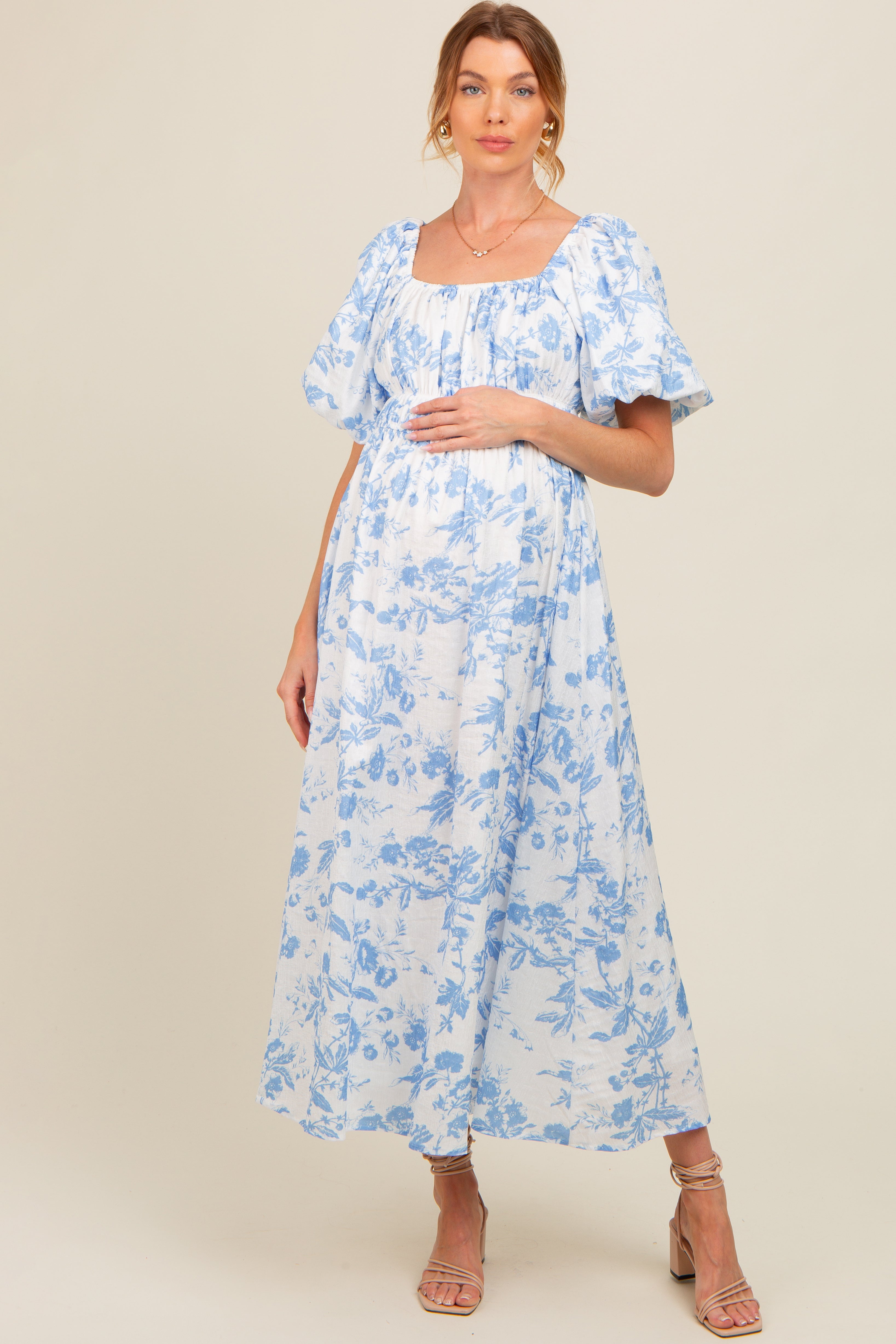 #Farbe_Blau Blumenmuster mit Puffärmeln