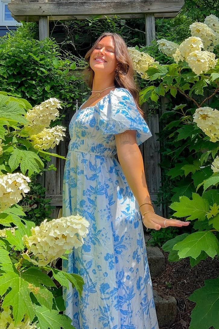 #Farbe_Blau Blumenmuster mit Puffärmeln