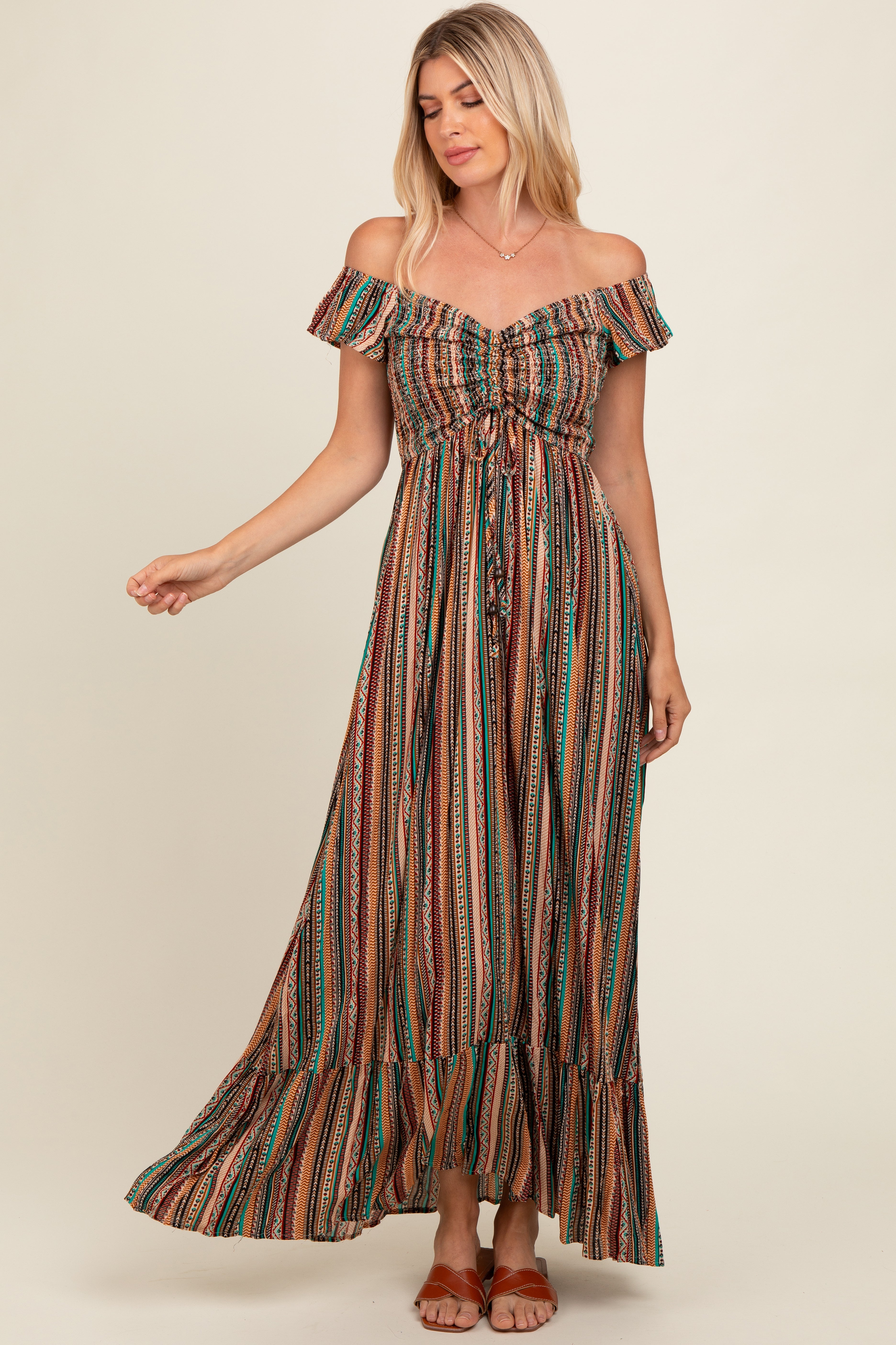 Umstandsmaxikleid mit schulterfreiem Ausschnitt und gerafftem Bund