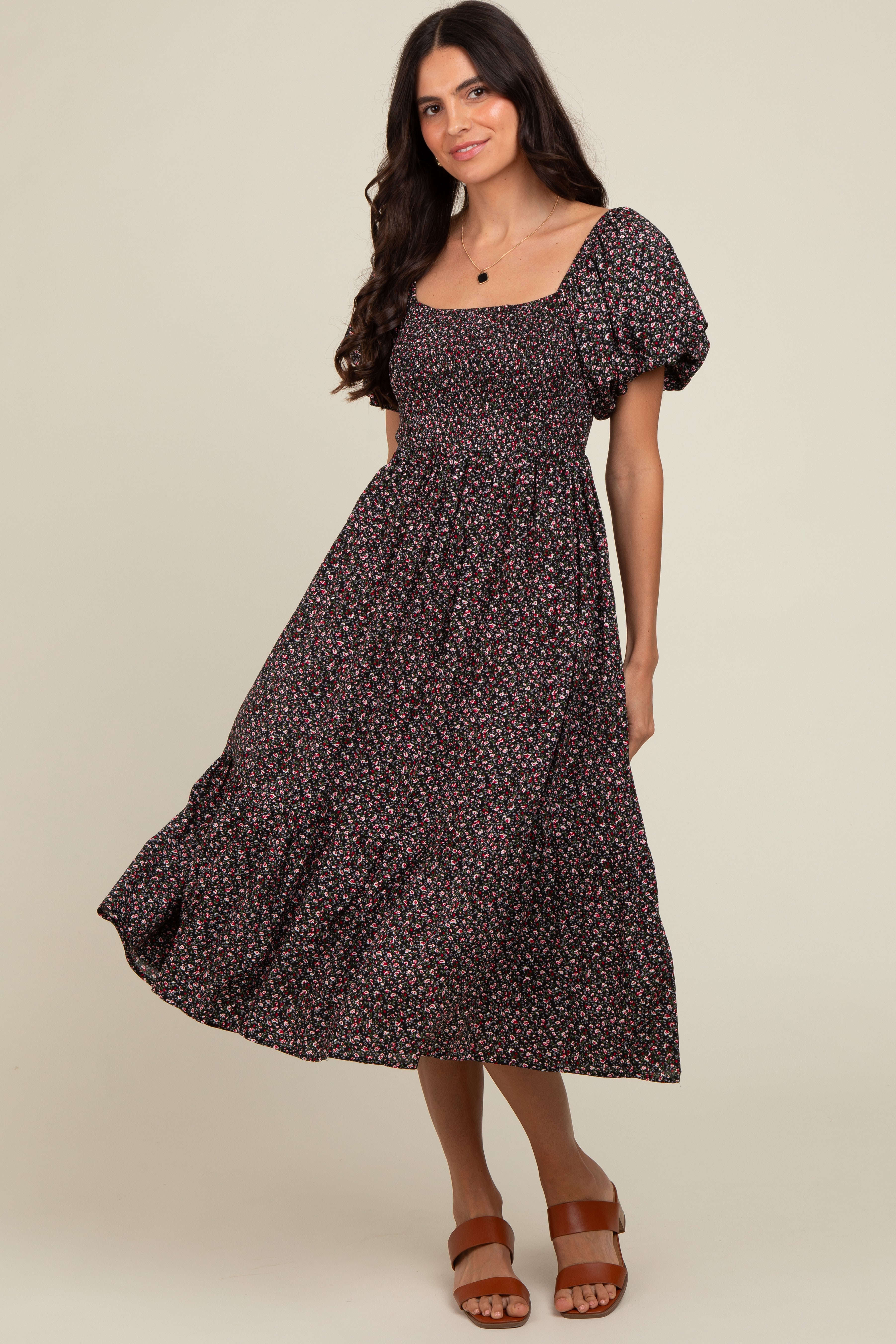Umstands-Midikleid mit Blütenmuster und Smok-Oberteil