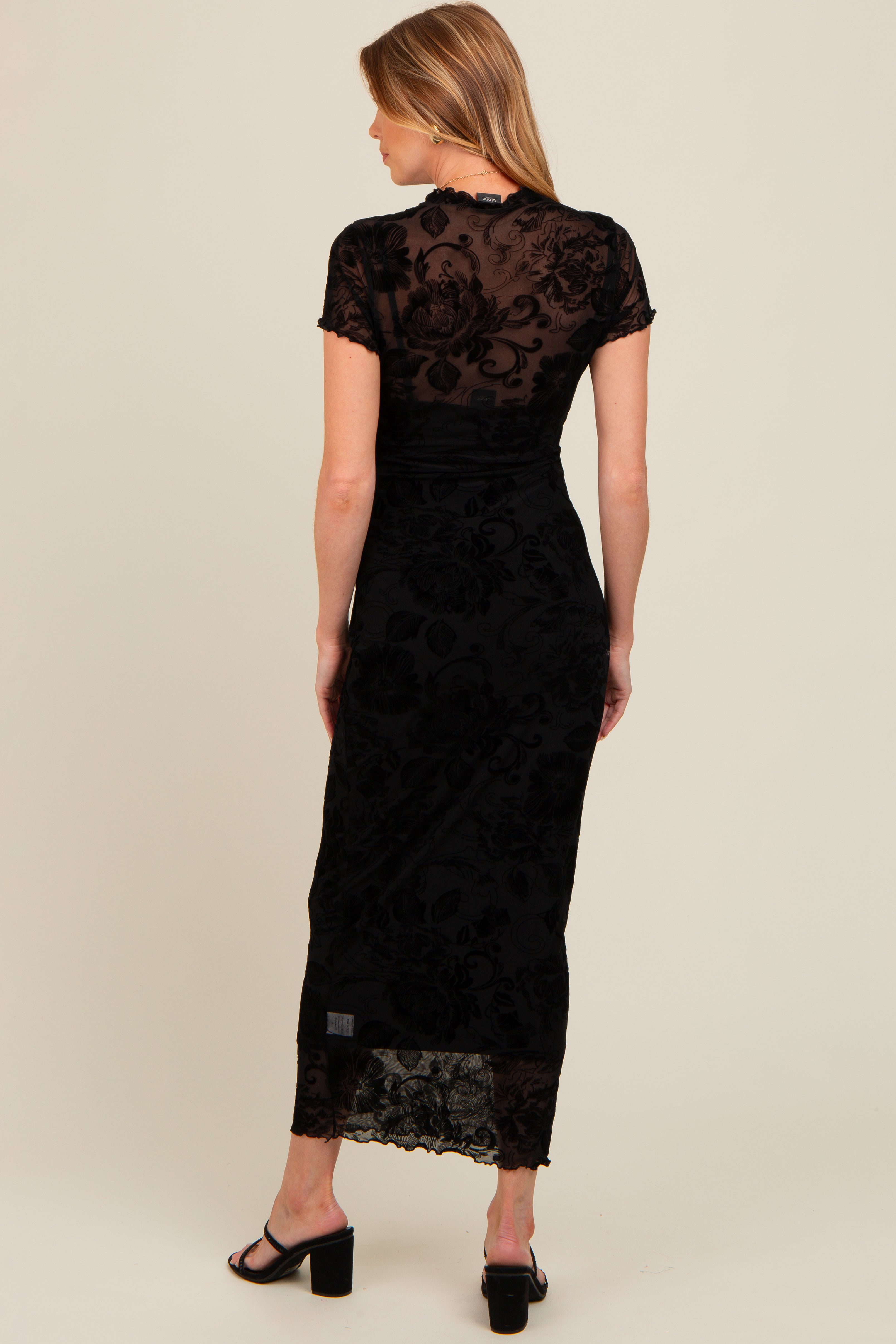 Florales figurbetontes Umstands-Maxikleid mit Mesh-Überwurf in Schwarz