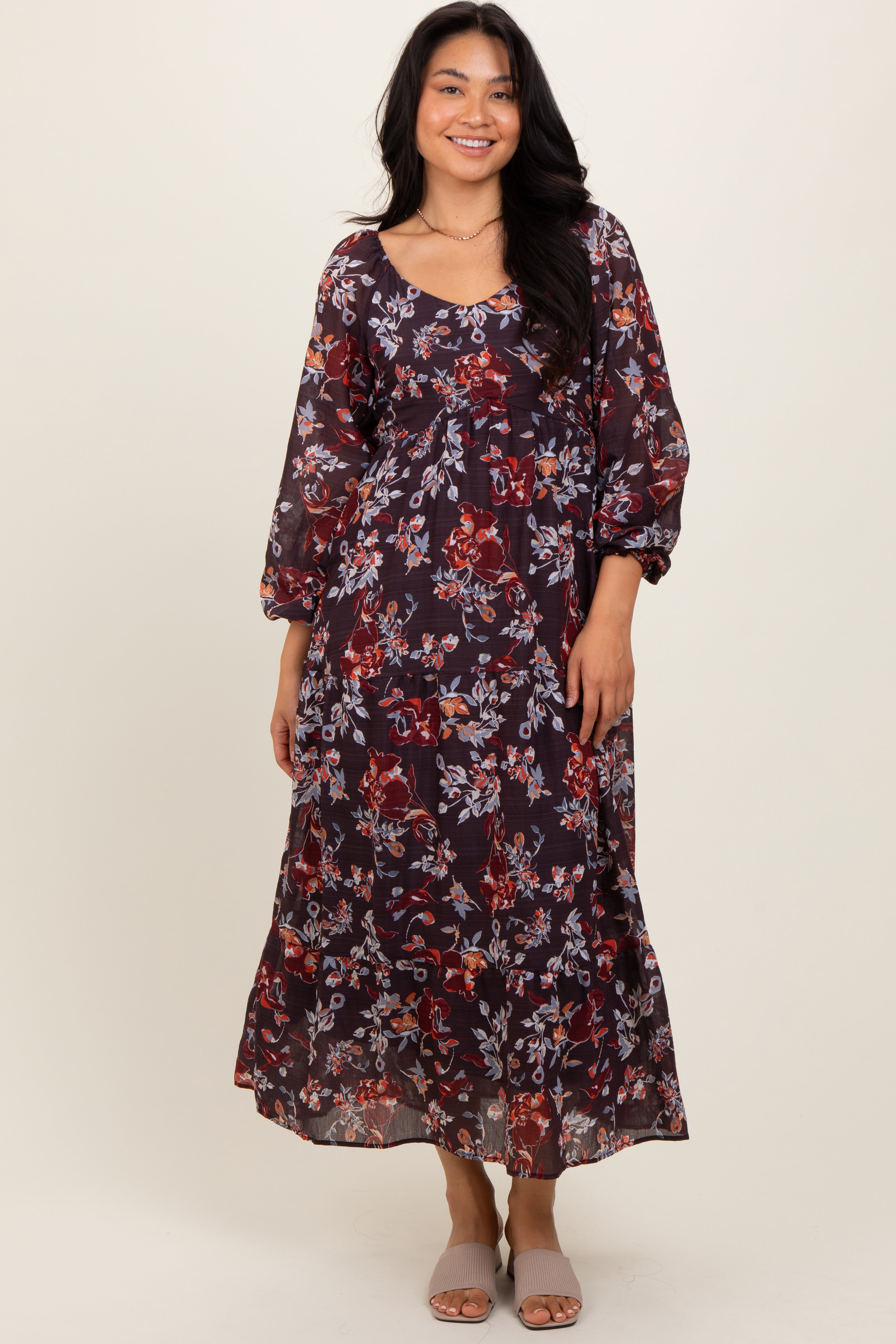 Braunes Umstands-Maxikleid mit Blumenmuster, V-Ausschnitt und Ballonärmeln