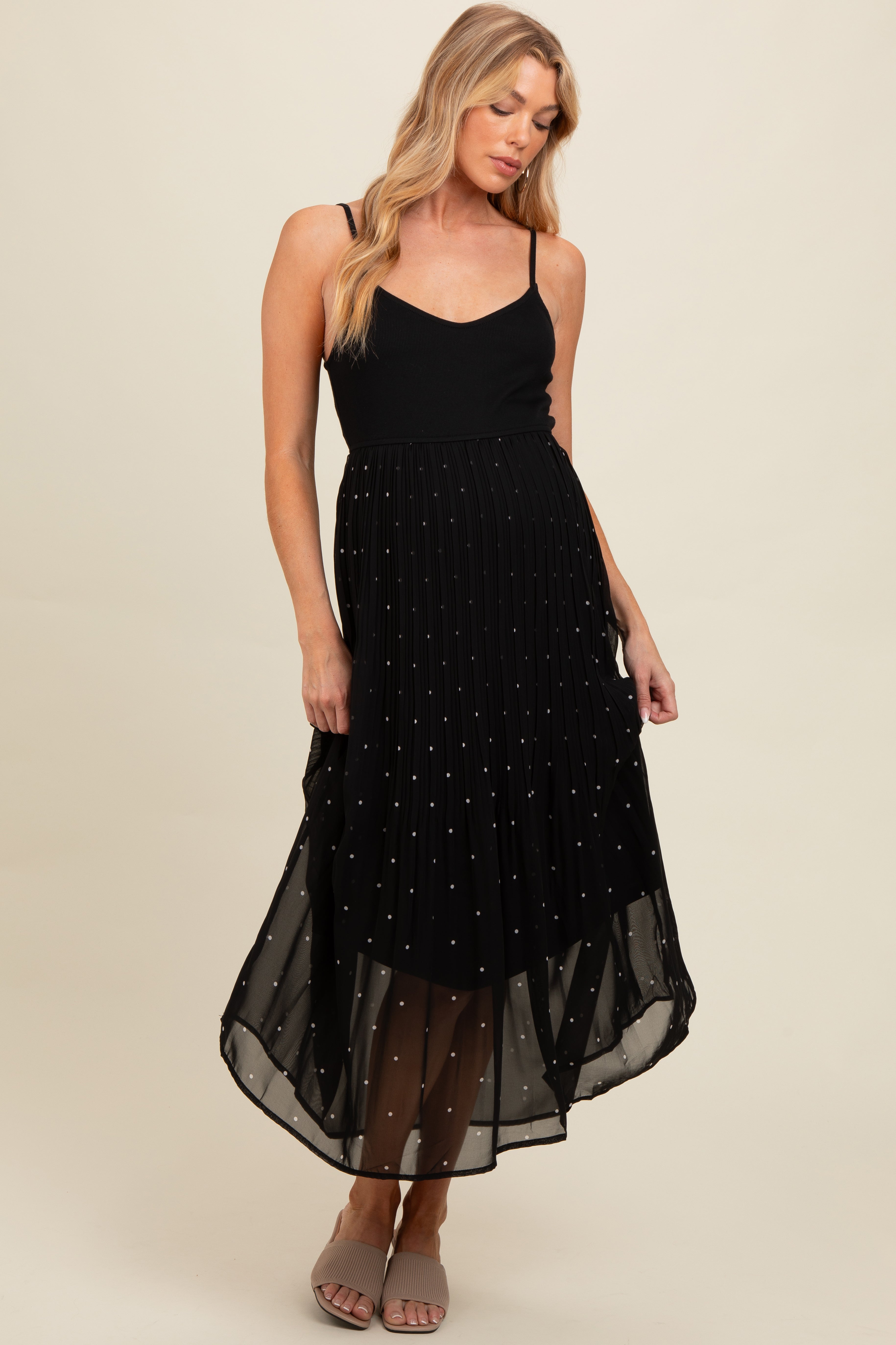 Umstands-Maxikleid mit Punktemuster und plissiertem Mesh-Overlay