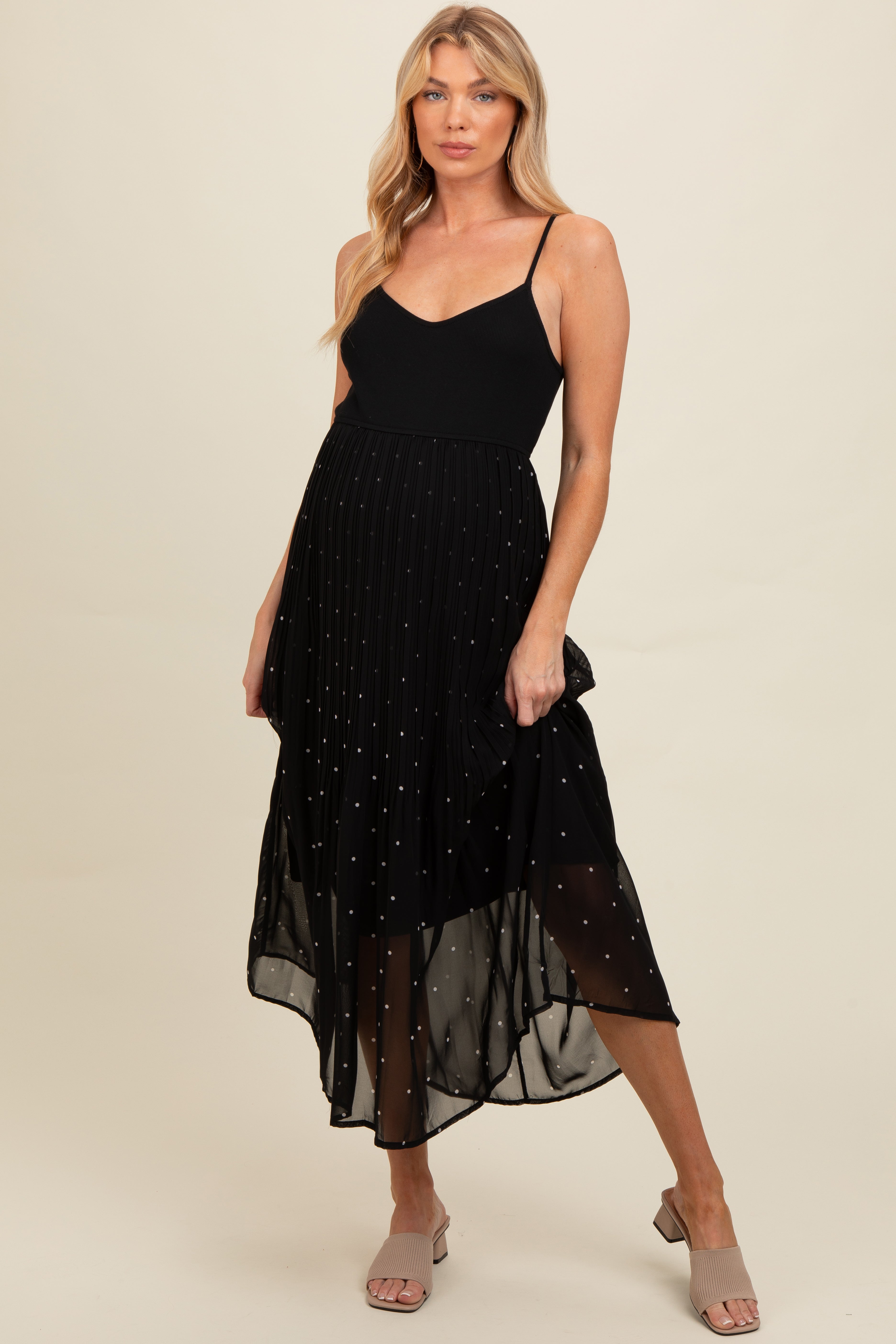 Umstands-Maxikleid mit Punktemuster und plissiertem Mesh-Overlay