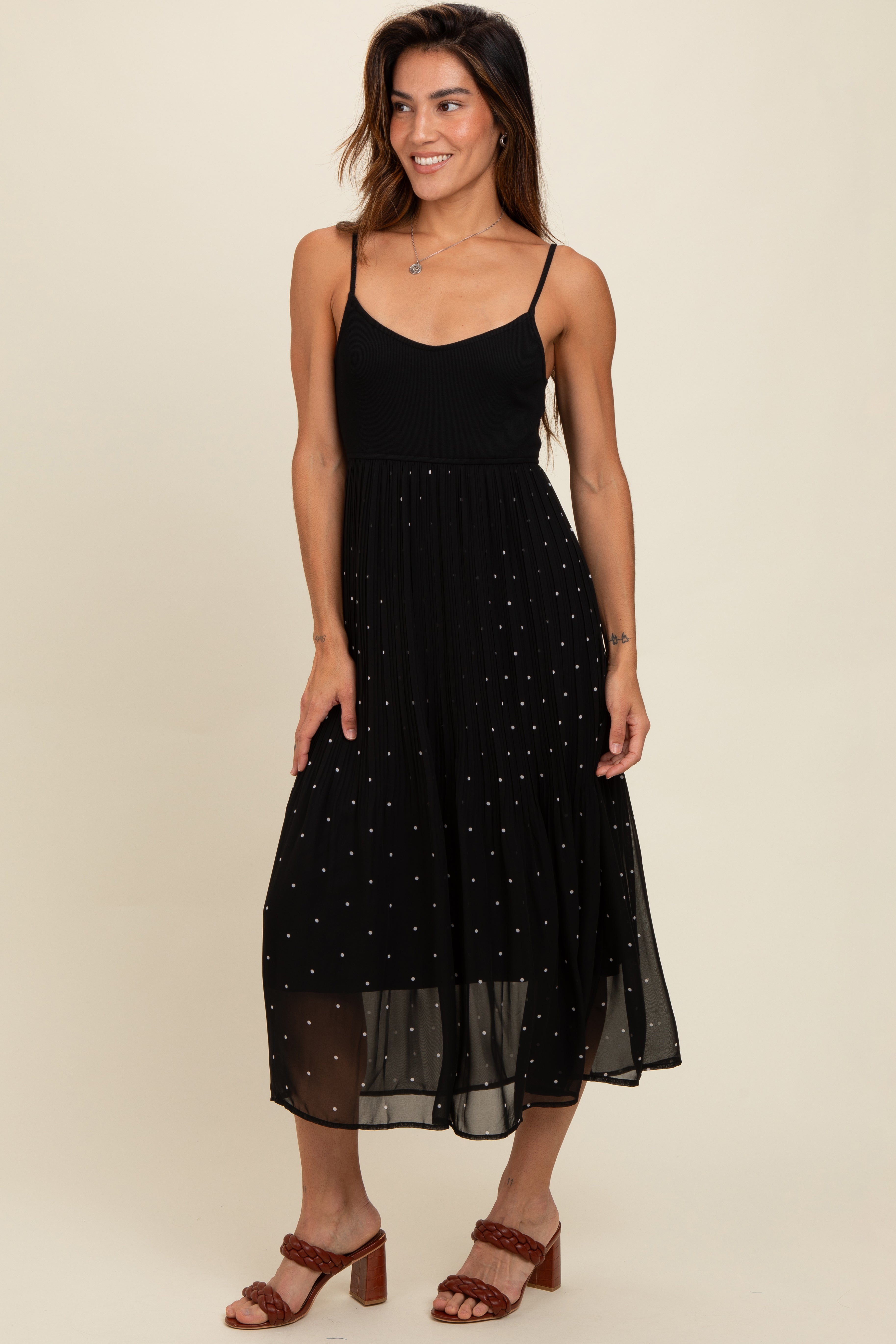 Umstands-Maxikleid mit Punktemuster und plissiertem Mesh-Overlay