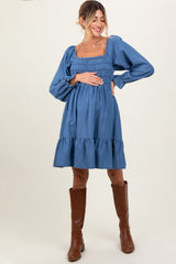 Blaues Chambray-Umstands-Midikleid in Vintage-Waschung mit Smok-Oberteil