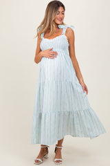 Geblümtes gestreiftes Umstands-Maxikleid mit Smok-Oberteil und Schulterbändern