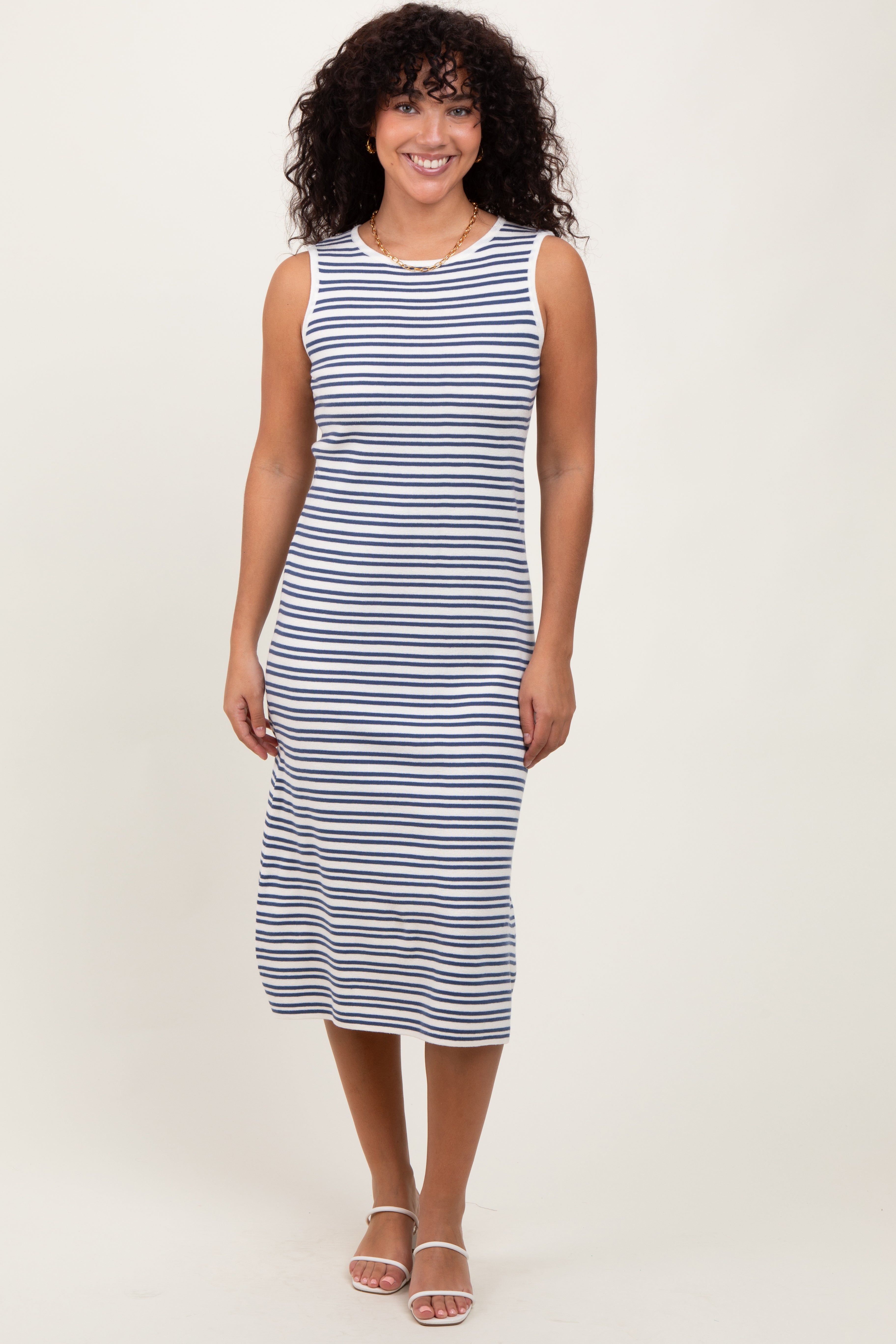 Ärmelloses Umstands-Midikleid aus Strick mit marineblauen Streifen