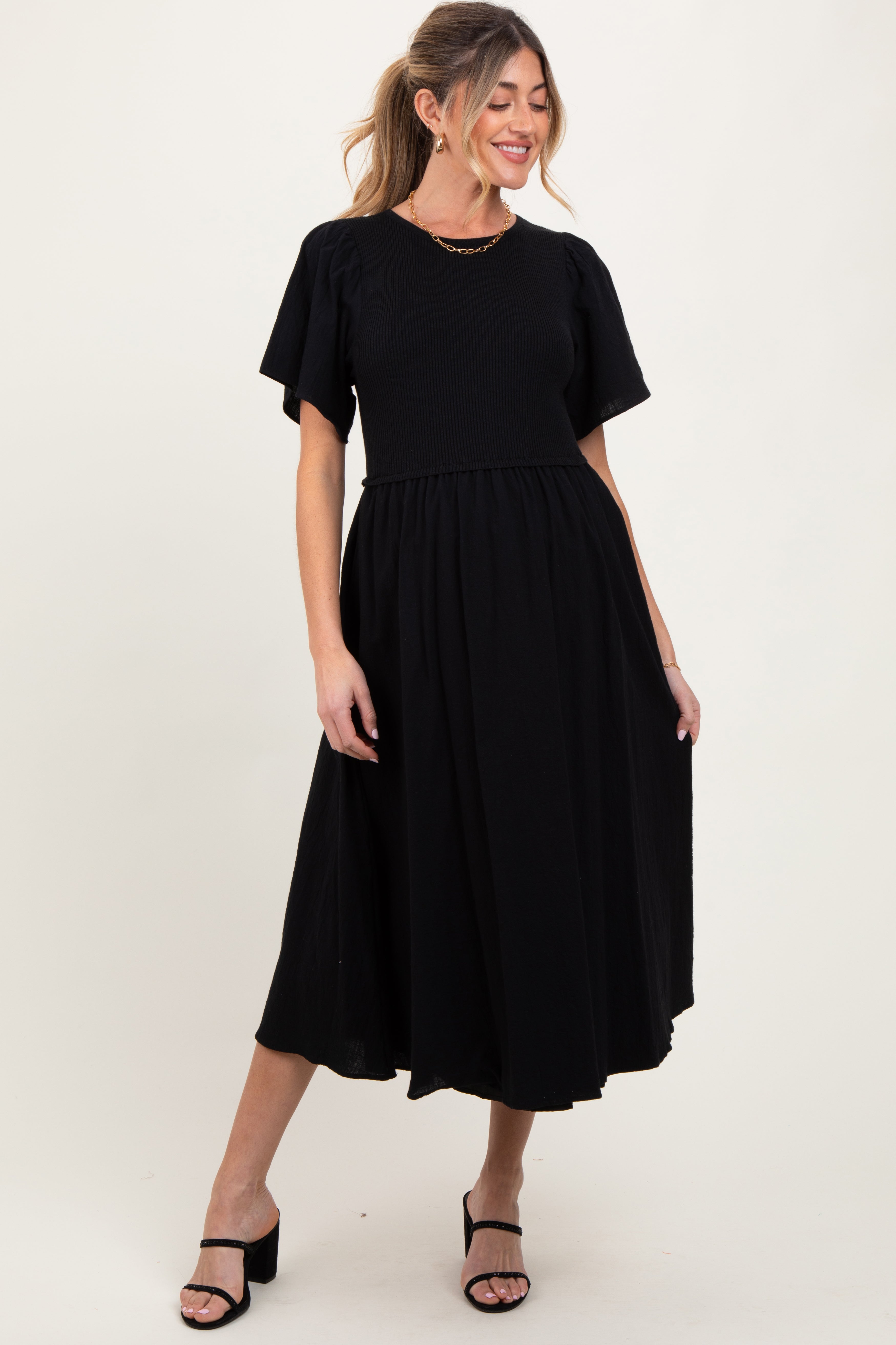 Schwarzes Umstands-Midikleid mit geripptem Strickoberteil in Kontrastoptik