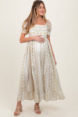 Umstands-Maxikleid mit Blumenmuster, Puffärmeln und Spitzenbesatz in Pfirsich