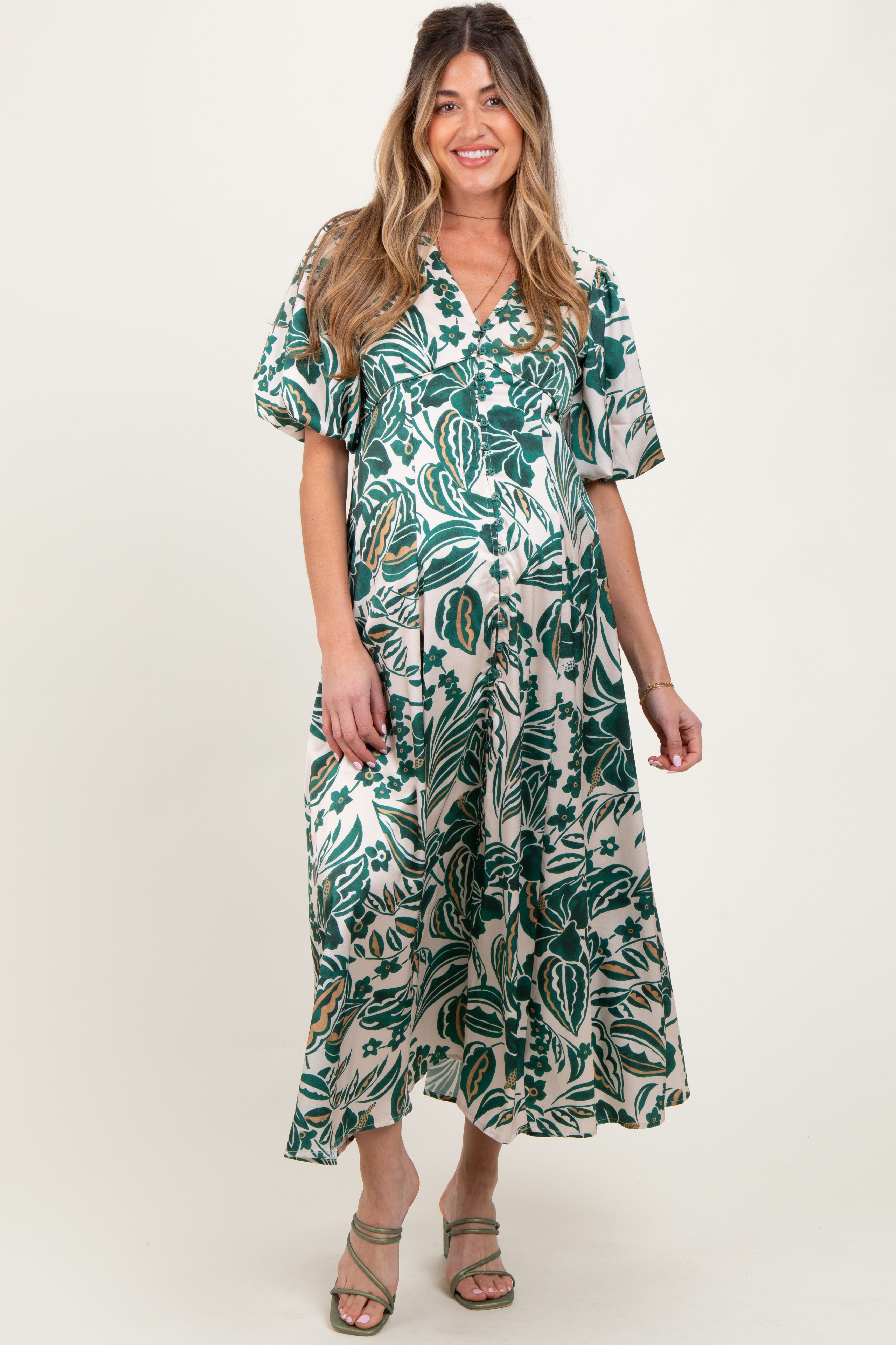 Umstands-Maxikleid aus Satin mit floralem Resort-Print und Knopfleiste