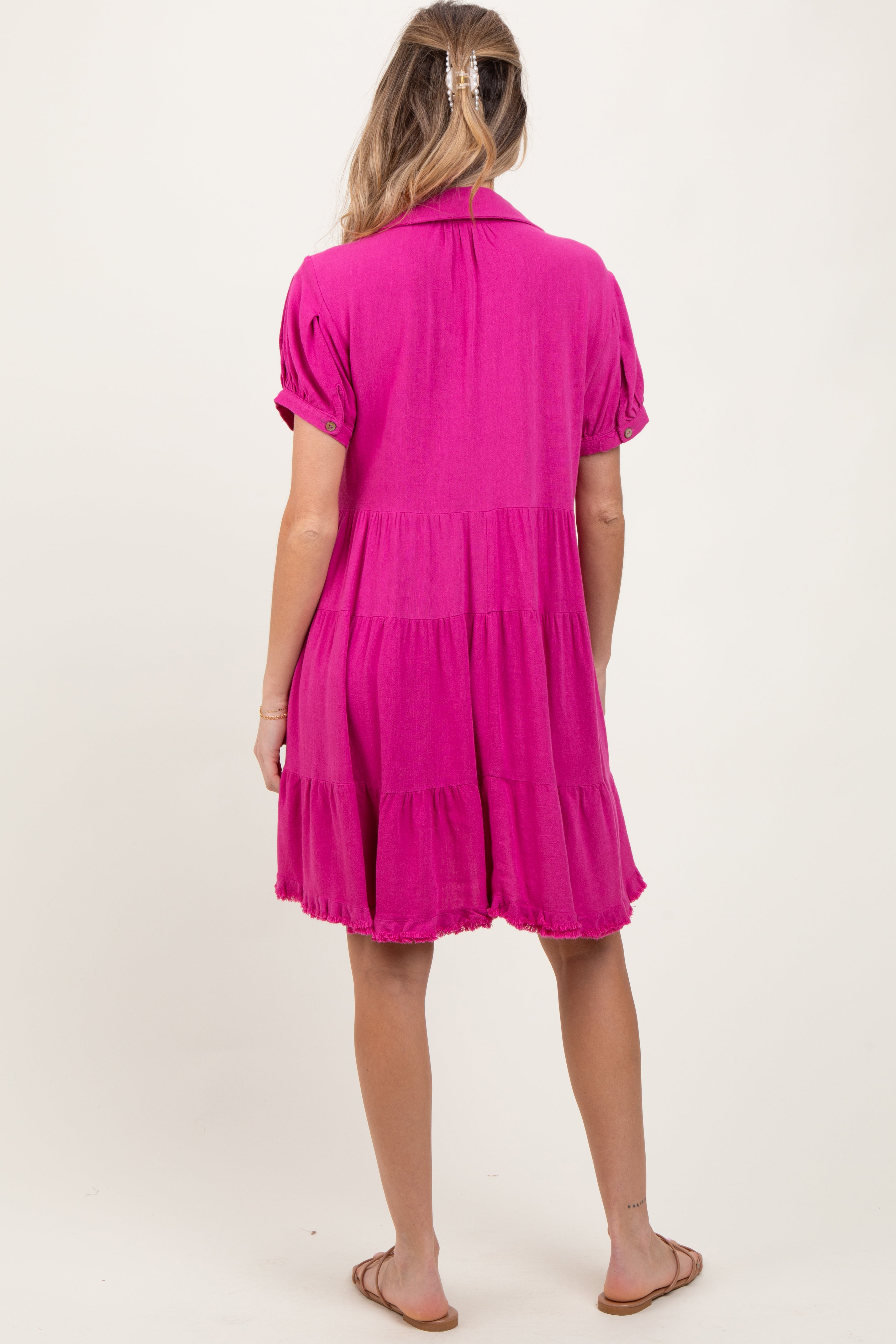 Umstandskleid aus Leinen mit Stufenrock und Kragen in Fuchsia
